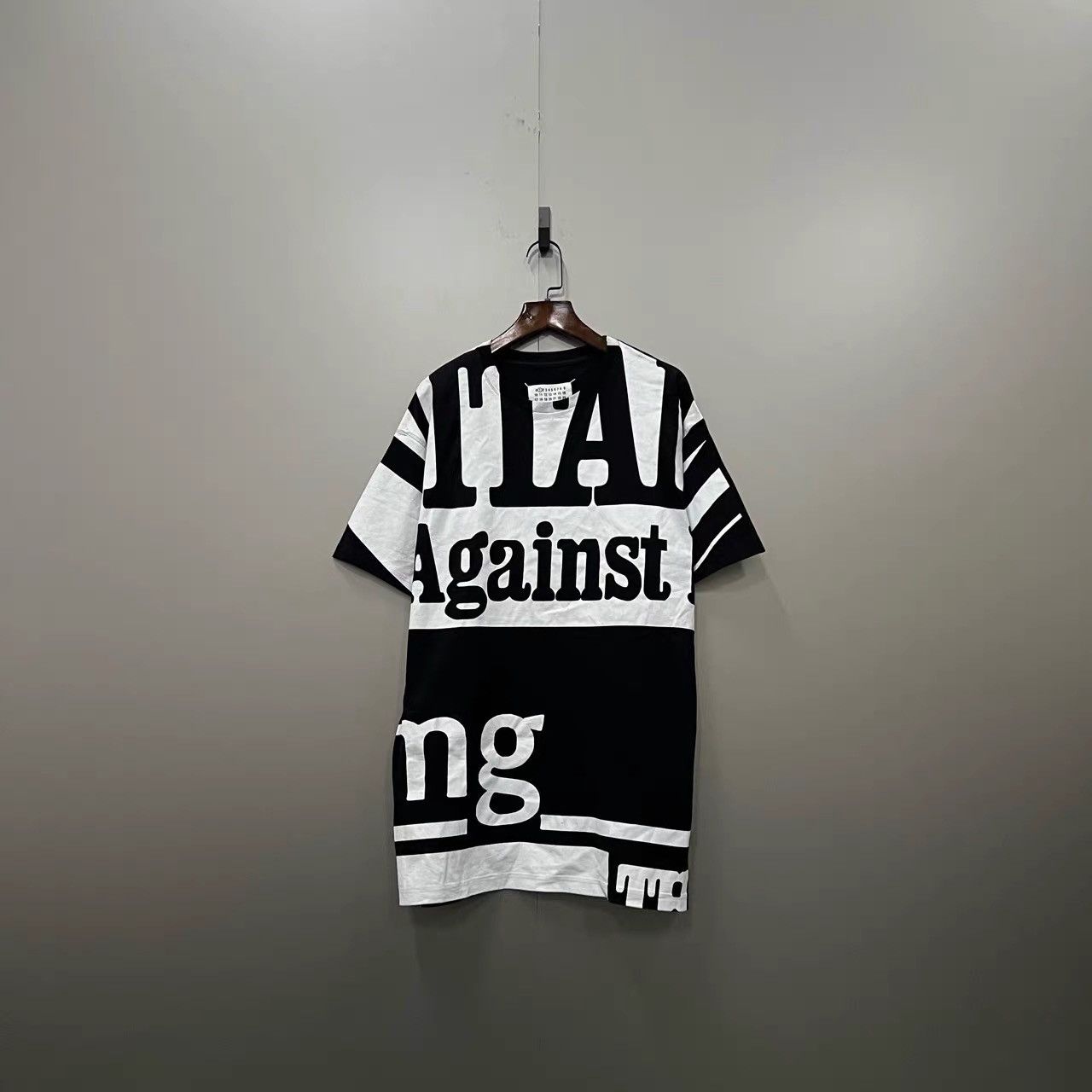 Maison Margiela Maison Margiela Geometric Logo Print Short Sleeve K28 Size US XS / EU 42 / 0 - 1 Thumbnail