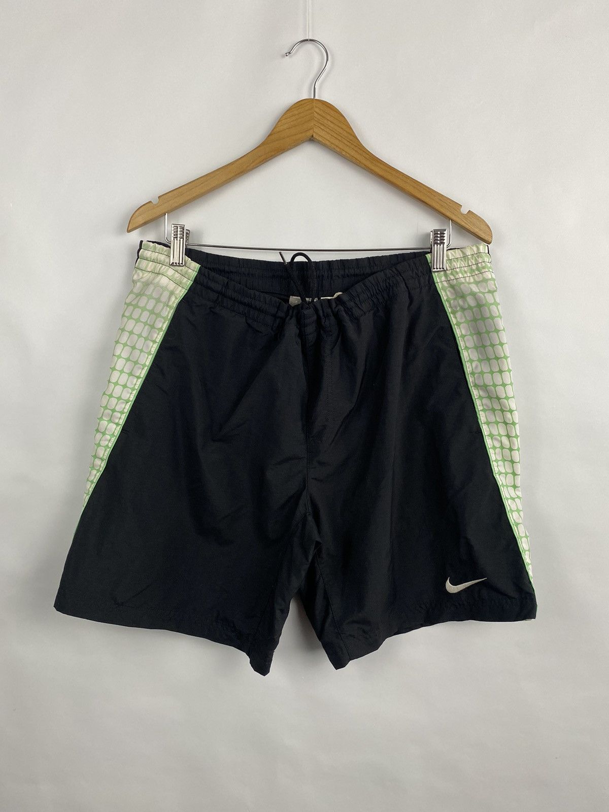 Nike 🇺🇸 Vintage 90s Nike Nylon Shorts Rare Retro Hype Y2K Size US 32 / EU 48 - 2 Thumbnail