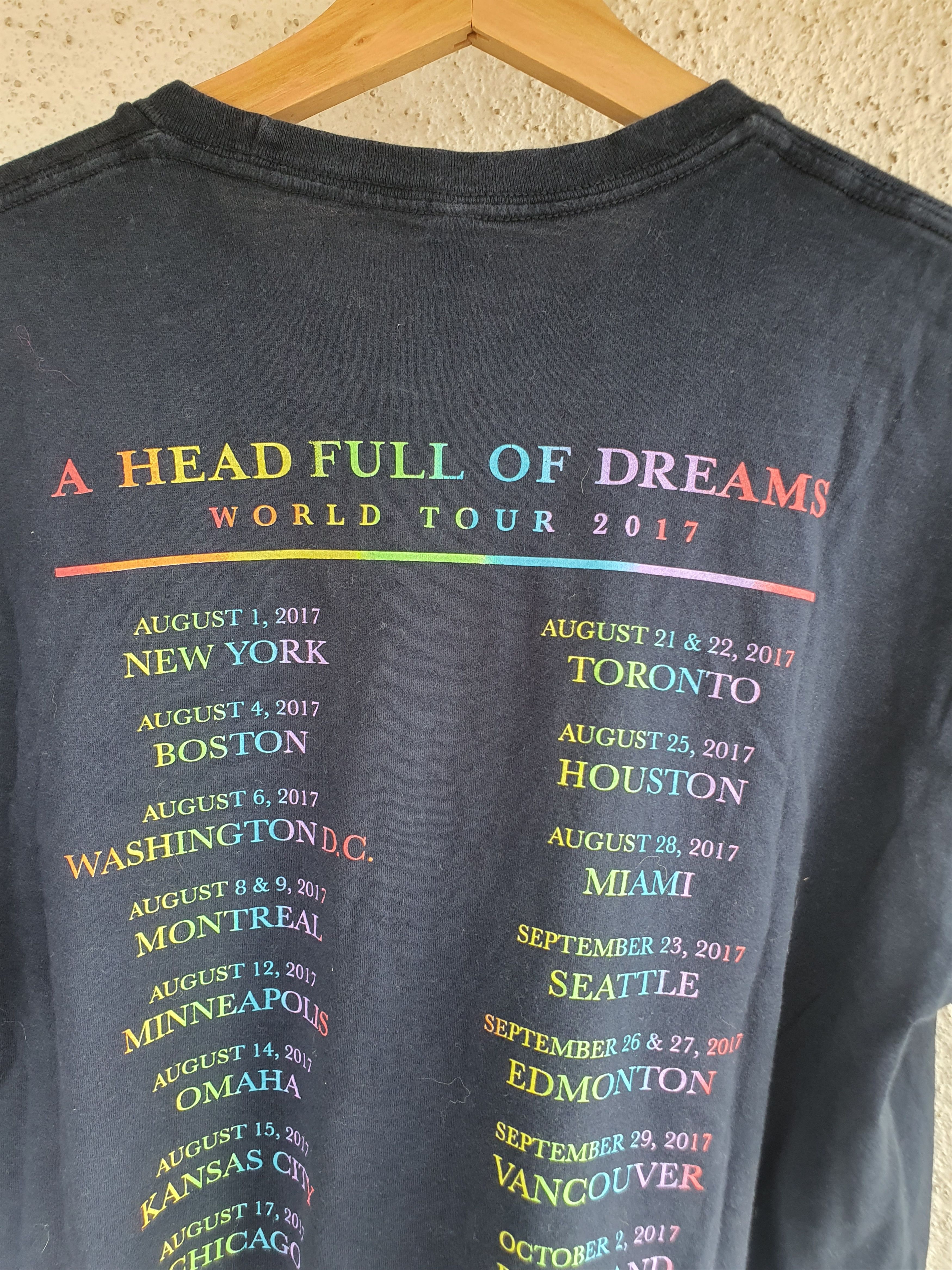 Band Tees Coldplay A Head Full Of Dreams 2017 Tour t-shirt sz M Size US M / EU 48-50 / 2 - 7 Thumbnail