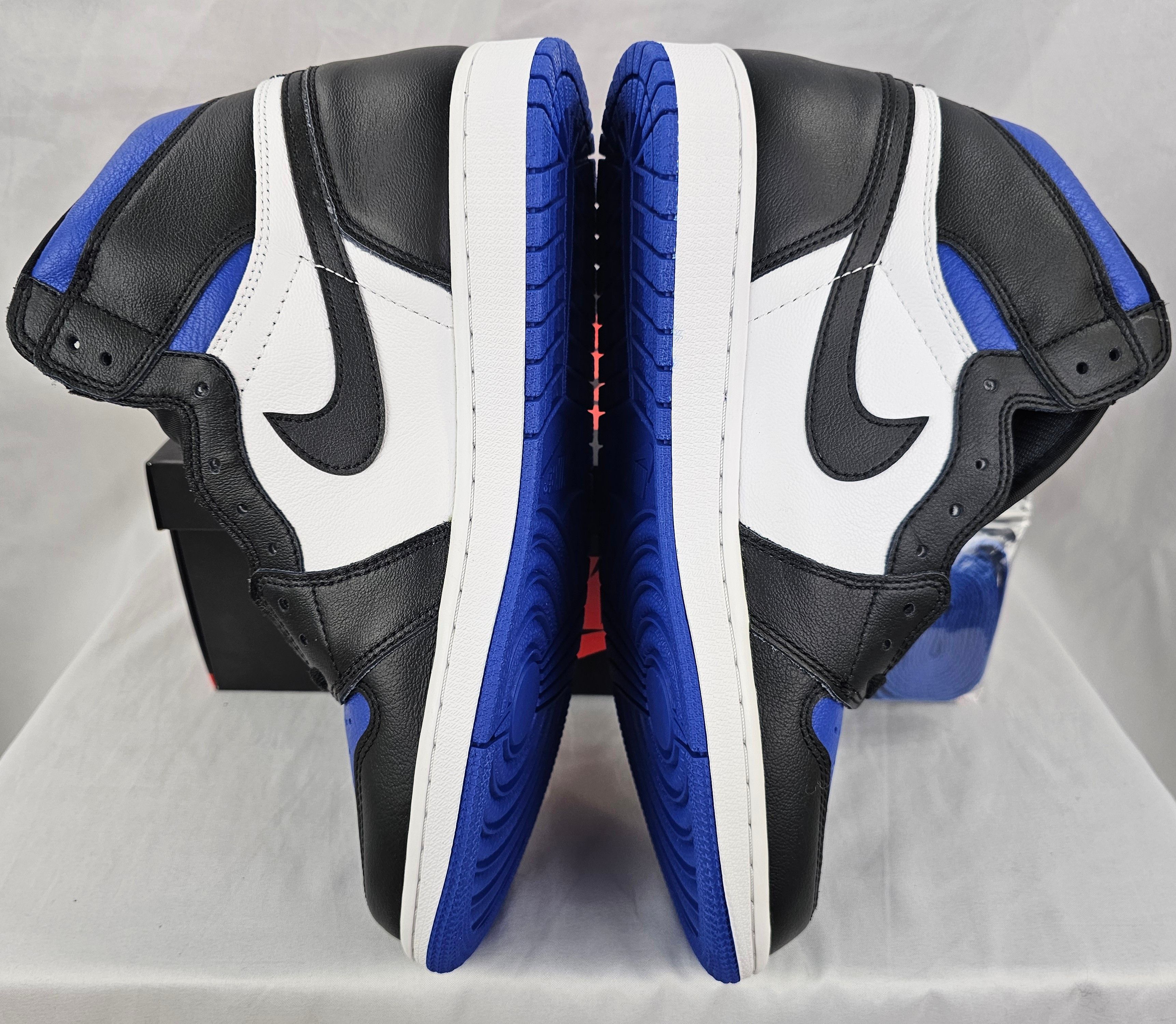 Jordan Brand Nike Air Jordan 1 Retro High OG "Royal Toe" 2020 Men's NEW Size US 11 / EU 44 - 6 Thumbnail