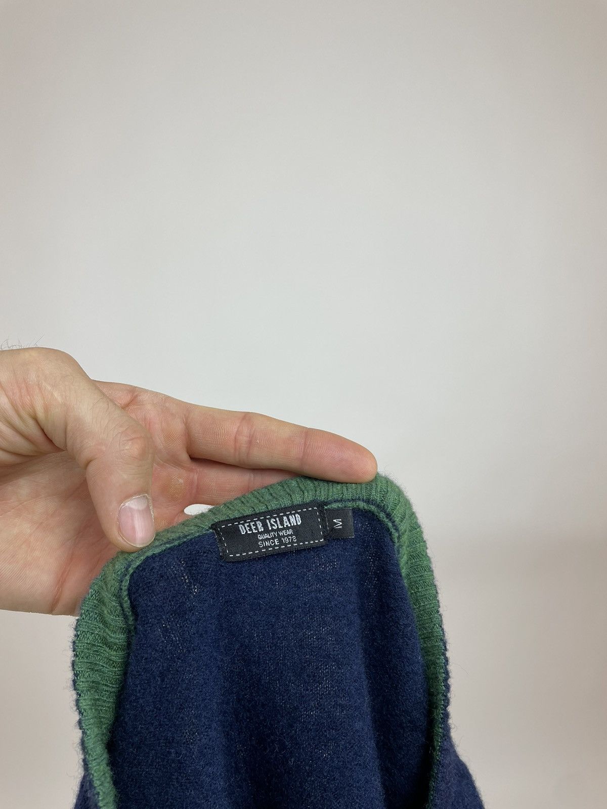 Vintage DEER ISLAND Wool sweater V-Neck Mens old money size M Size US M / EU 48-50 / 2 - 8 Thumbnail