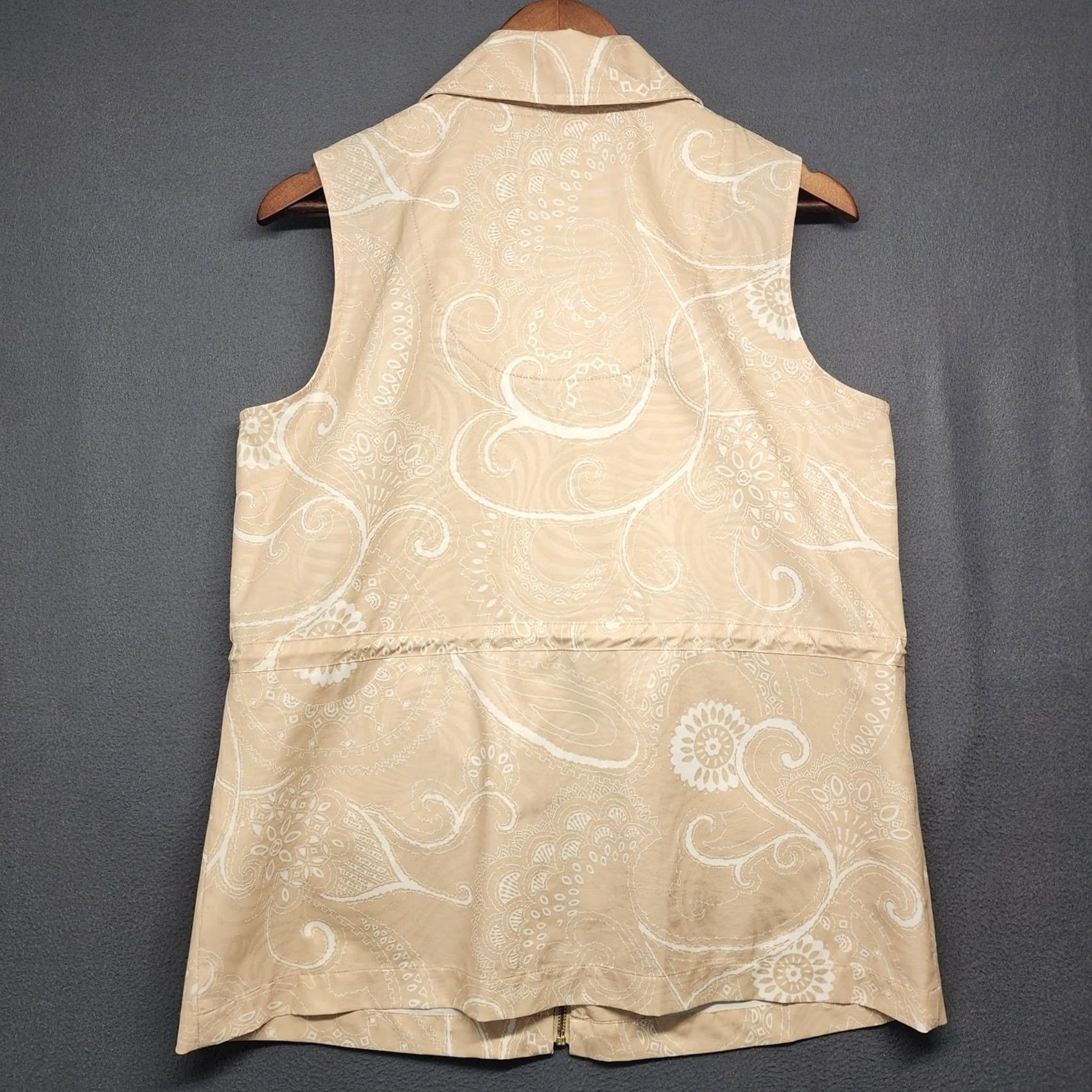 Vintage Chicos Zenergy Vest Women Medium Beige Pockets Performance Stretch Full Zip Size M / US 6-8 / IT 42-44 - 2 Thumbnail