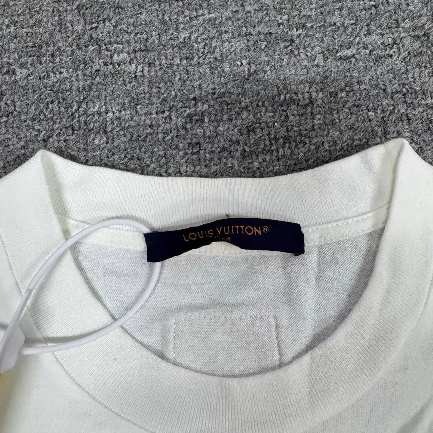 Louis Vuitton LV Straw Letter Logo Short Tee White S 99 New Size US S / EU 44-46 / 1 - 6 Thumbnail