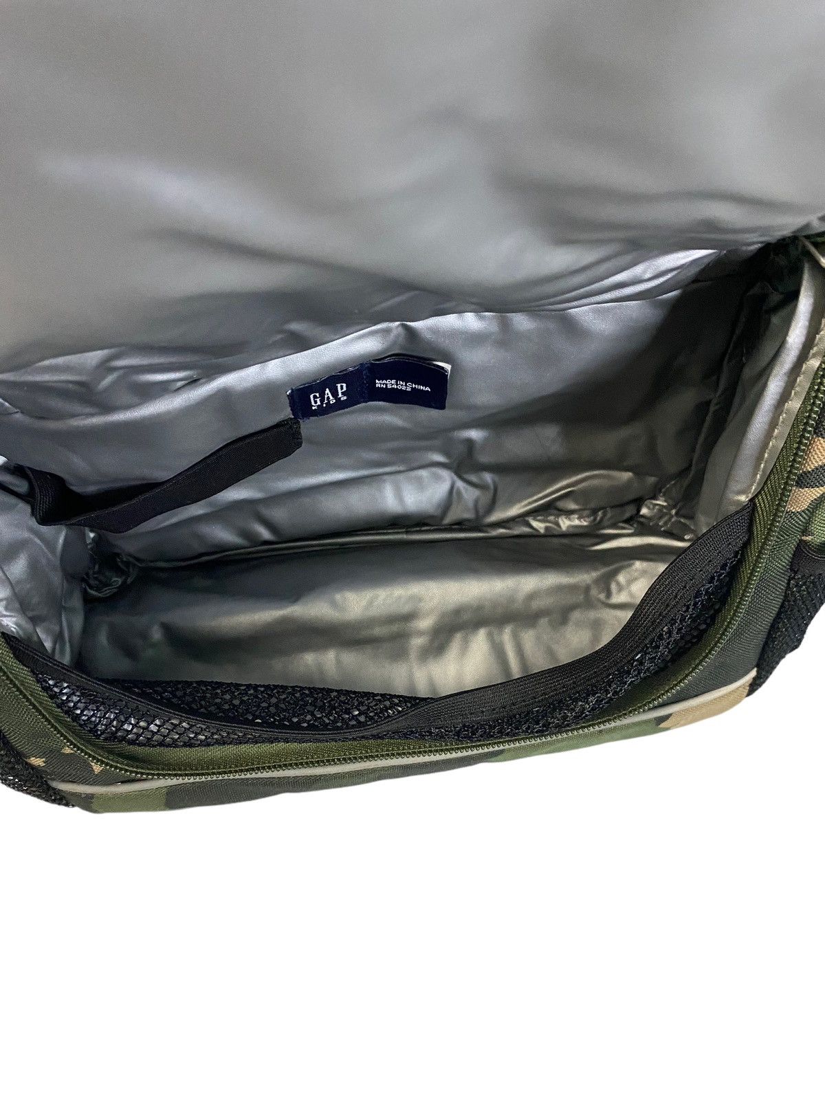 Designer × Gap × Vintage 👍 GAP KIDS CAMO sling bag Clutch backpack outdoor y2k Size ONE SIZE - 15 Thumbnail