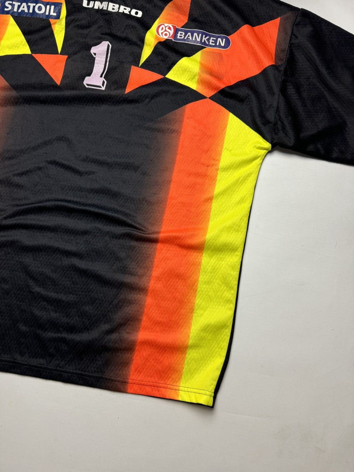 Umbro × Vintage Rare umbro goalkeeper soccer jersey long+shorts Size US XL / EU 56 / 4 - 3 Thumbnail
