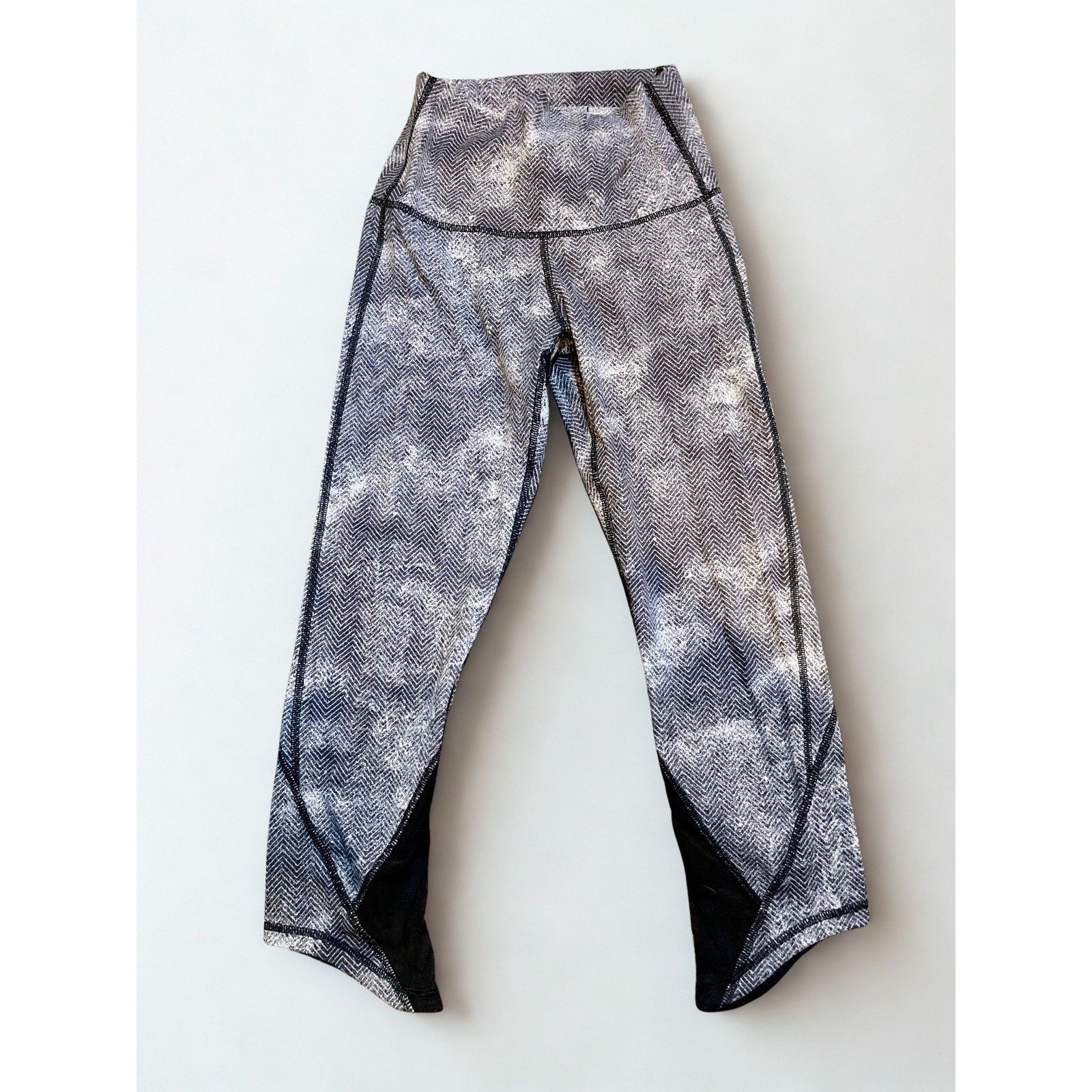 Lululemon Lululemon Essential Rhythm Crop Leggings Sz 4 Diffusion Lux Size 27" / US 4 / IT 40 - 12 Thumbnail
