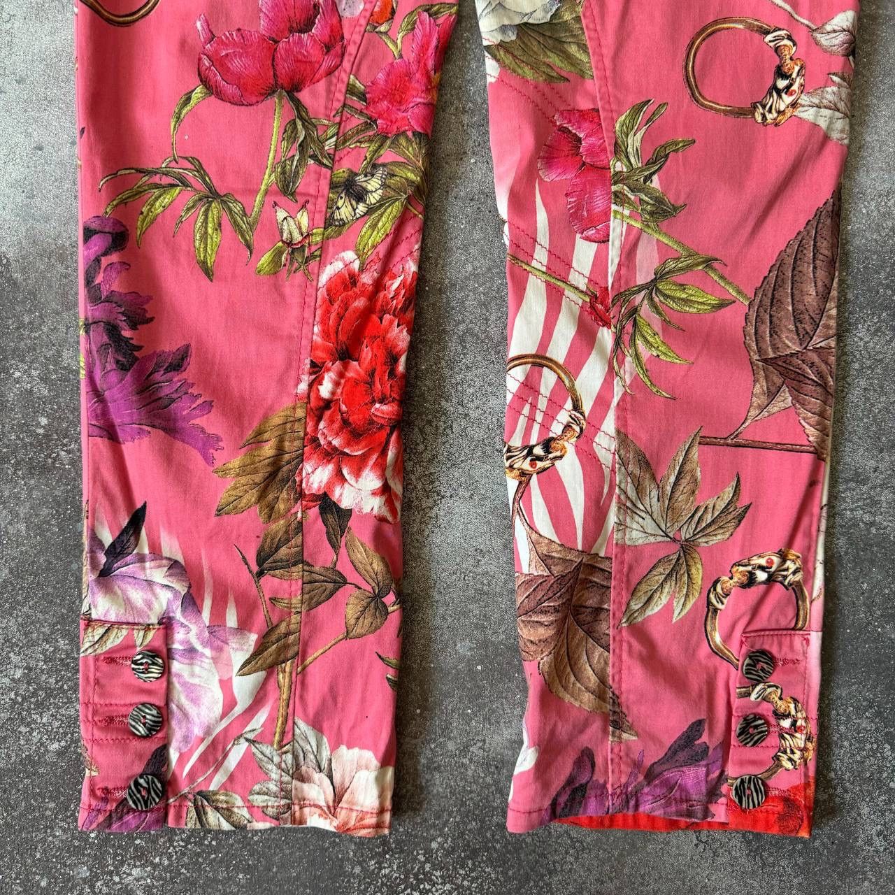 Roberto Cavalli Roberto Cavalli Multicolour Floral Y2K Capri Pants Size 28" / US 6 / IT 42 - 10 Thumbnail