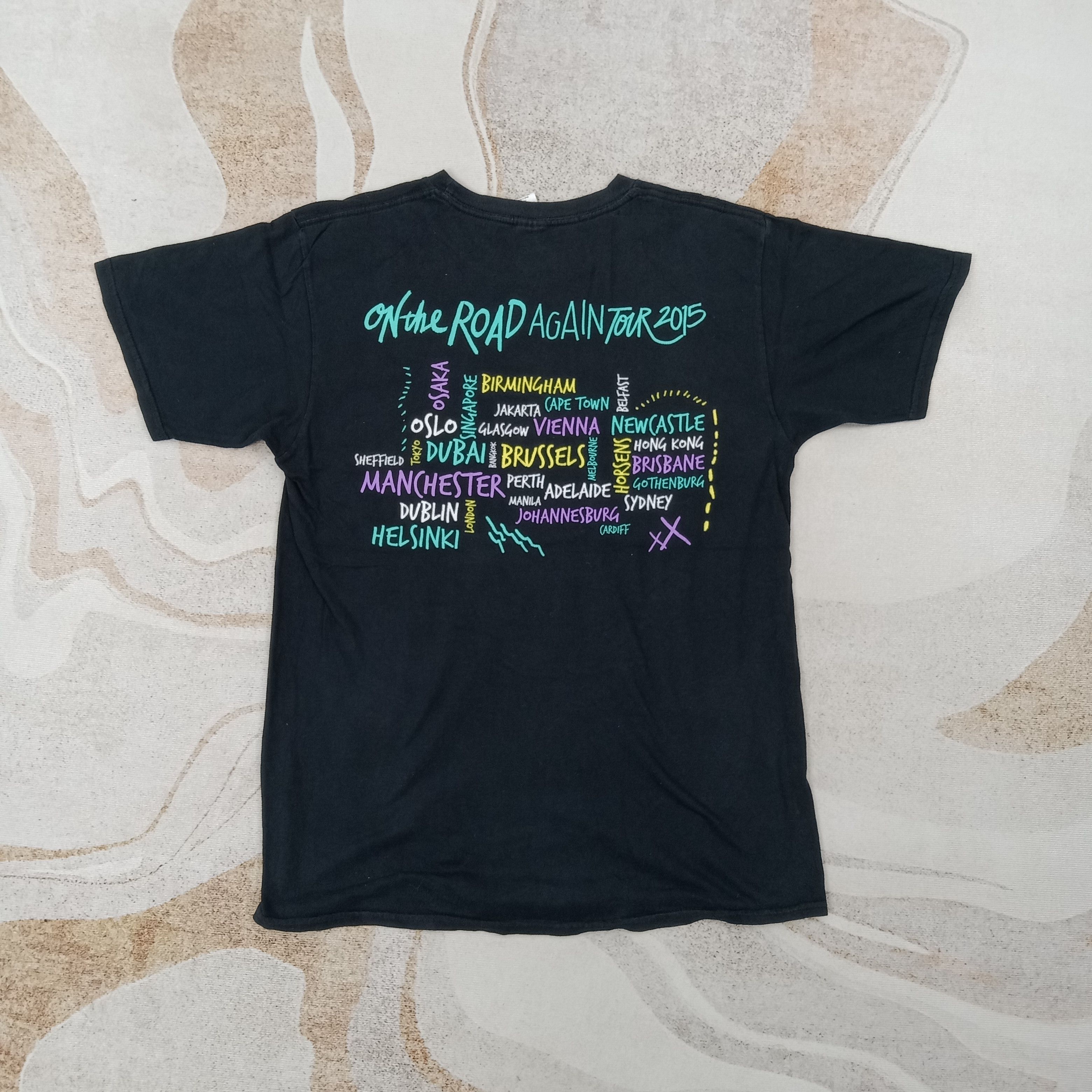 Band Tees One Direction On The Road Again Tour Tshirt C267N54 Size US M / EU 48-50 / 2 - 6 Thumbnail