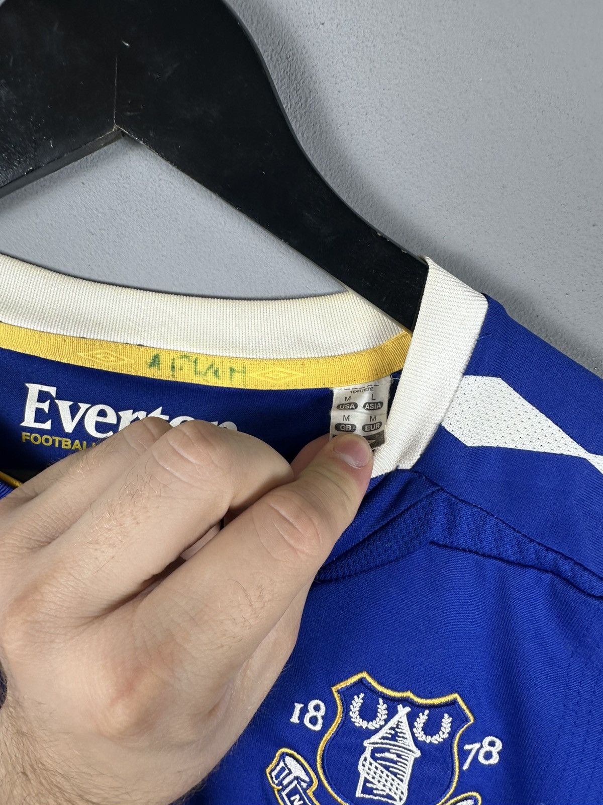Umbro VINTAGE EVERTON 2006 HOME FOOTBALL SHIRT UMBRO JOHNSON #8 Size US M / EU 48-50 / 2 - 4 Thumbnail