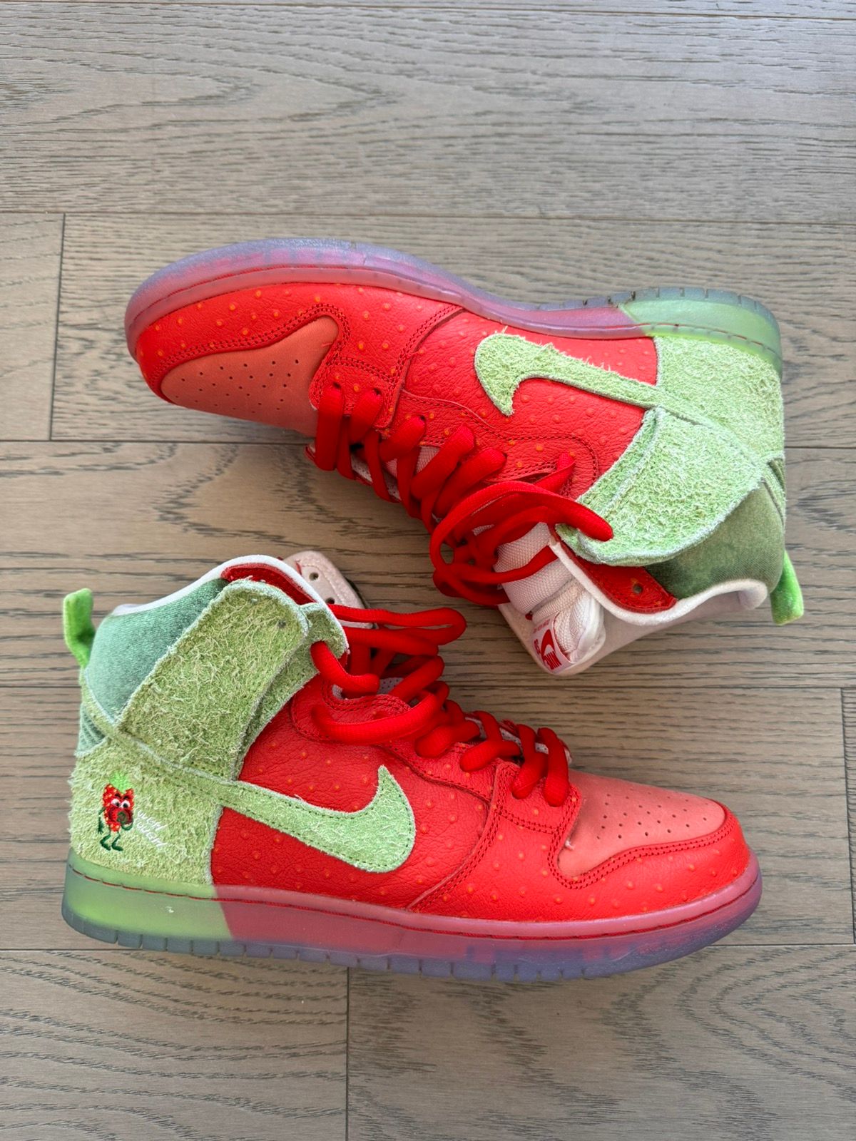 Pre-owned Nike Strawberry Cough  Sb's Shoes In Red