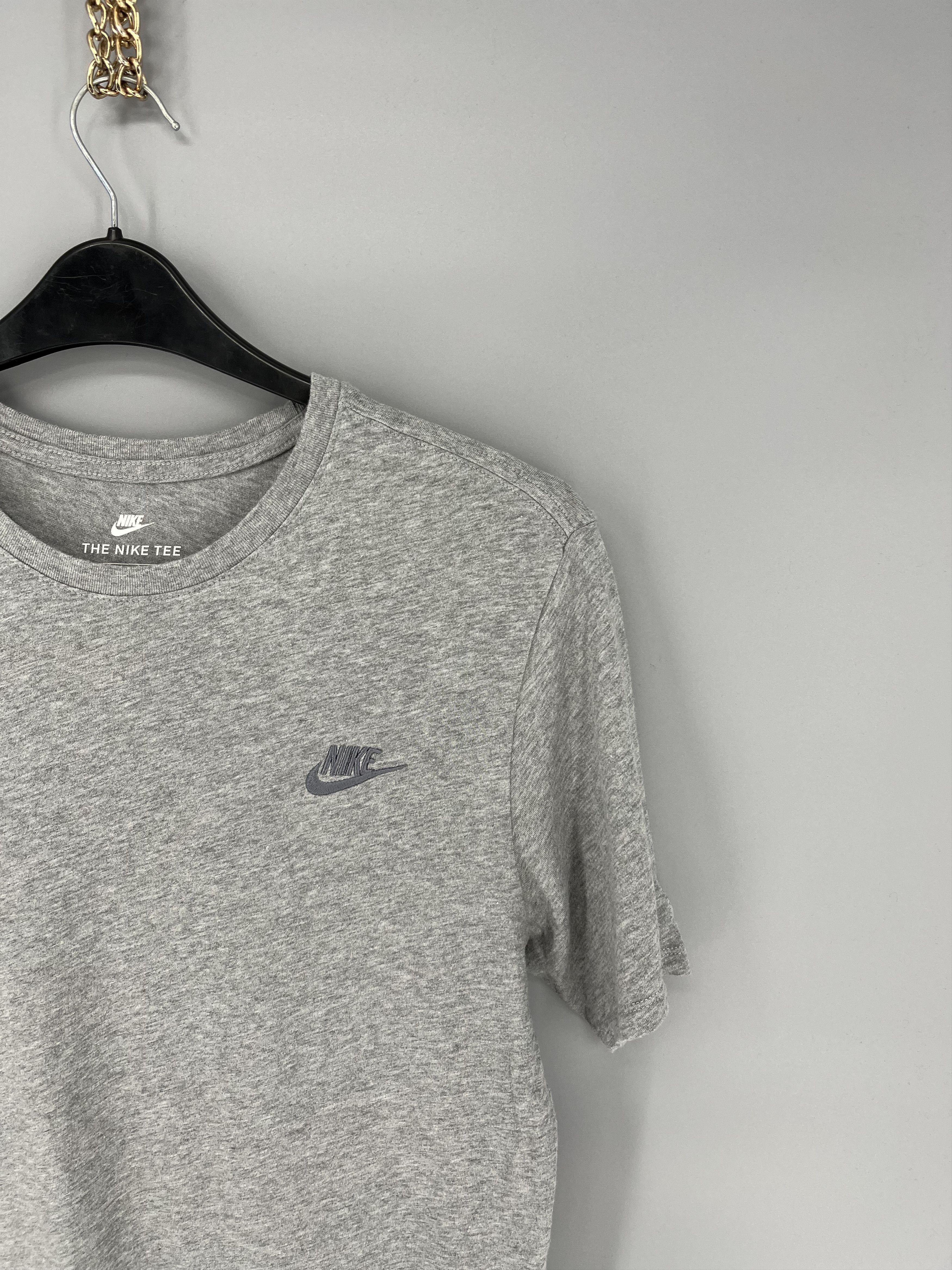 Nike Vintage 90s Nike Tee Streetwear Centre Swoosh Y2K Style Size US M / EU 48-50 / 2 - 5 Thumbnail