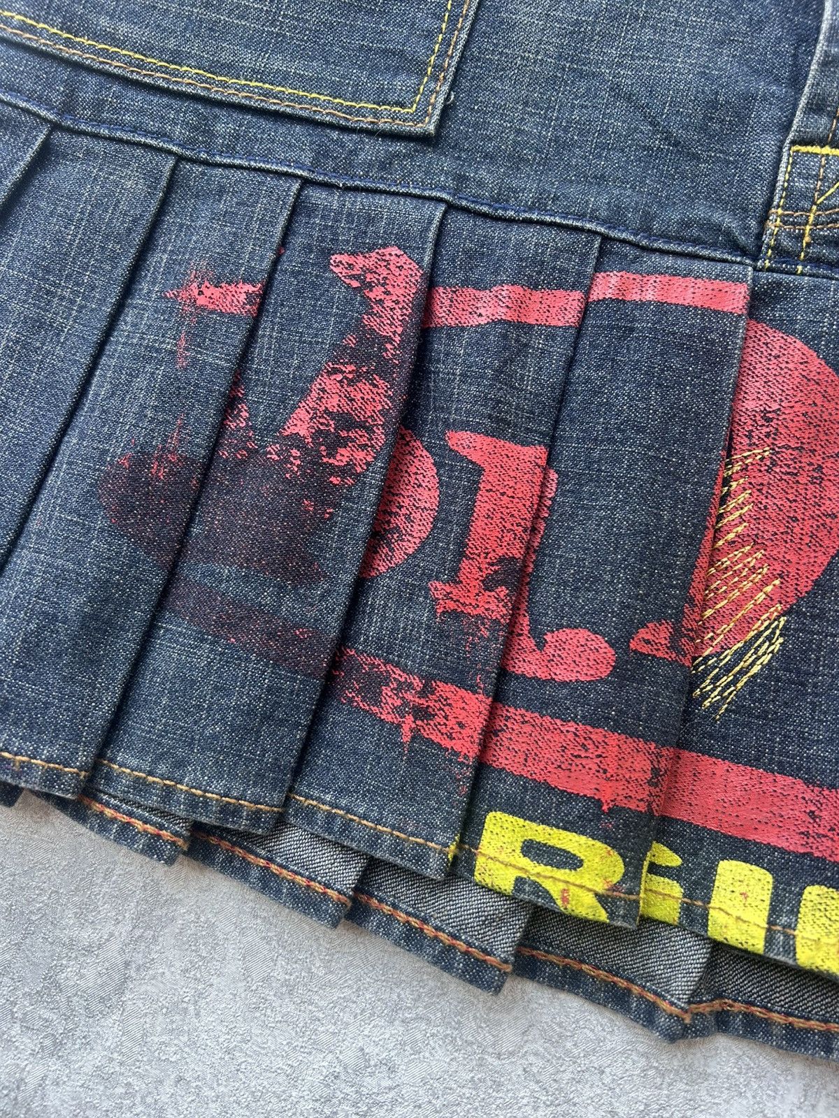 Von Dutch Vintage Y2K Von Dutch Big Logo Pleated Denim Mini Skirt Size 28" / US 6 / IT 42 - 6 Thumbnail