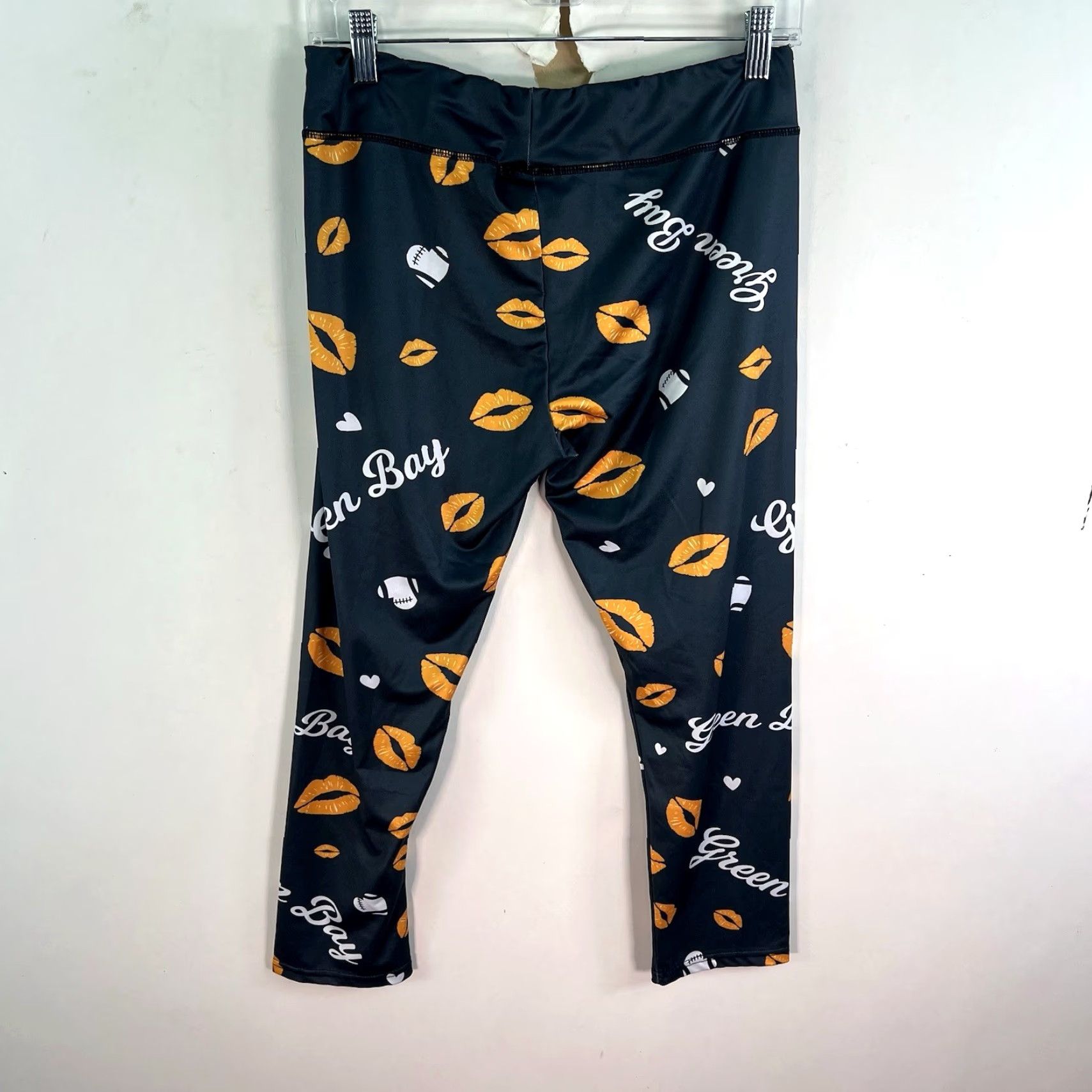 NFL XLUSION GREEN BAY PACKER LOVING KISSES LIPS LEGGINGS WOMENS SIZE L 30X24 NFL GEOMETRIC COLORFUL GB Size 36" / US 14 / IT 50 - 4 Thumbnail