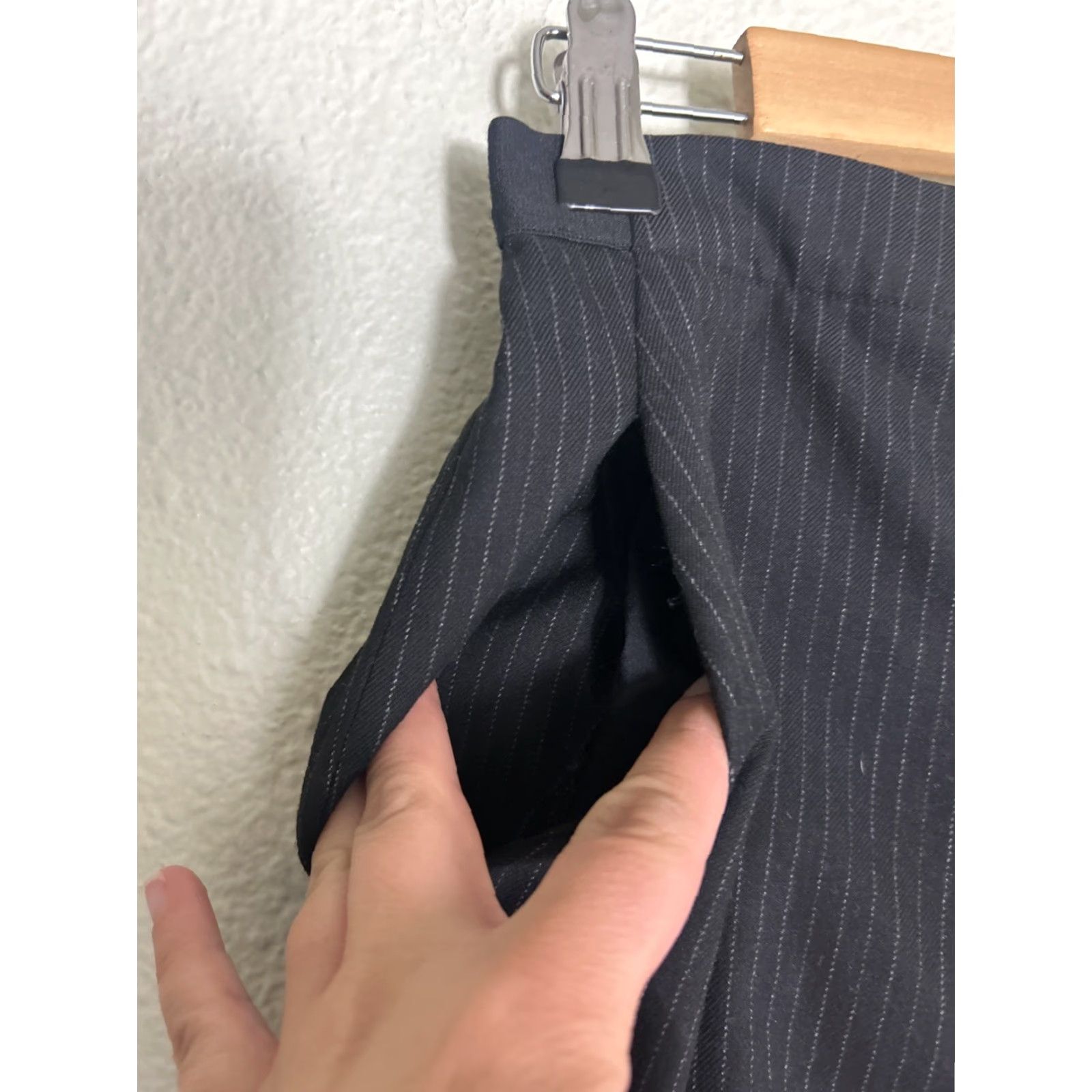 Uniqlo Uniqlo Pants Dress Pants Womens Small Black Pinstripe Polyester Elastane Viscose 26x27 Ladies Size 28" / US 6 / IT 42 - 5 Thumbnail