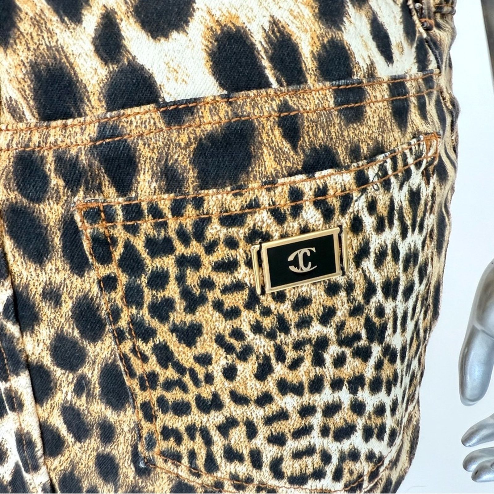 Just Cavalli Just Cavalli leopard print skirt size 42IT or 6US Authentic Size 28" / US 6 / IT 42 - 4 Thumbnail