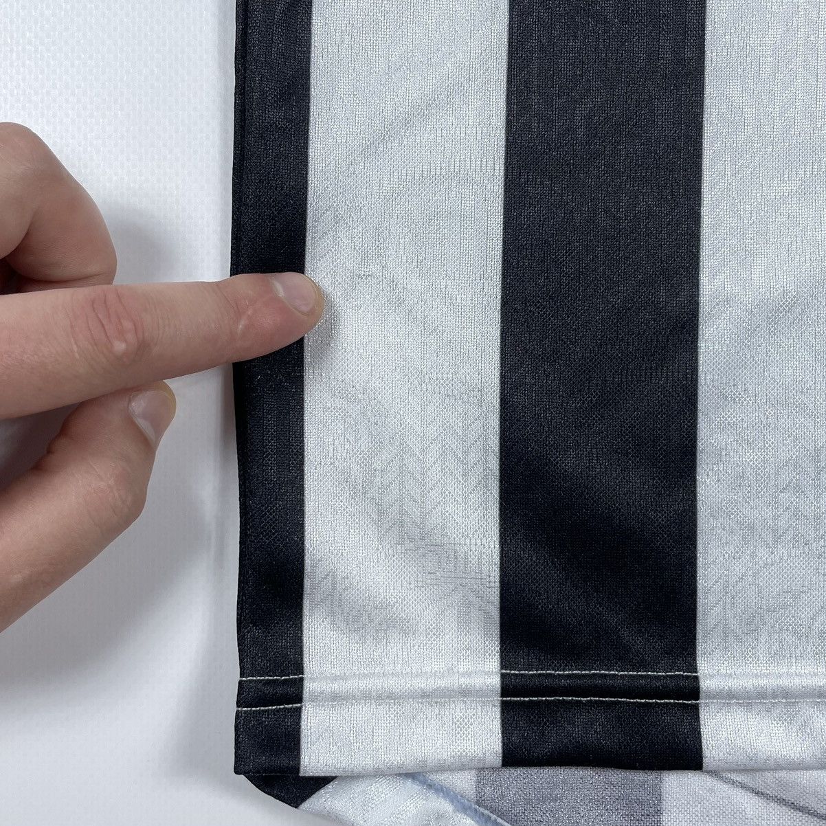 Vintage Newcastle United Vintage Soccer Jersey Home Football tee Size US M / EU 48-50 / 2 - 13 Thumbnail