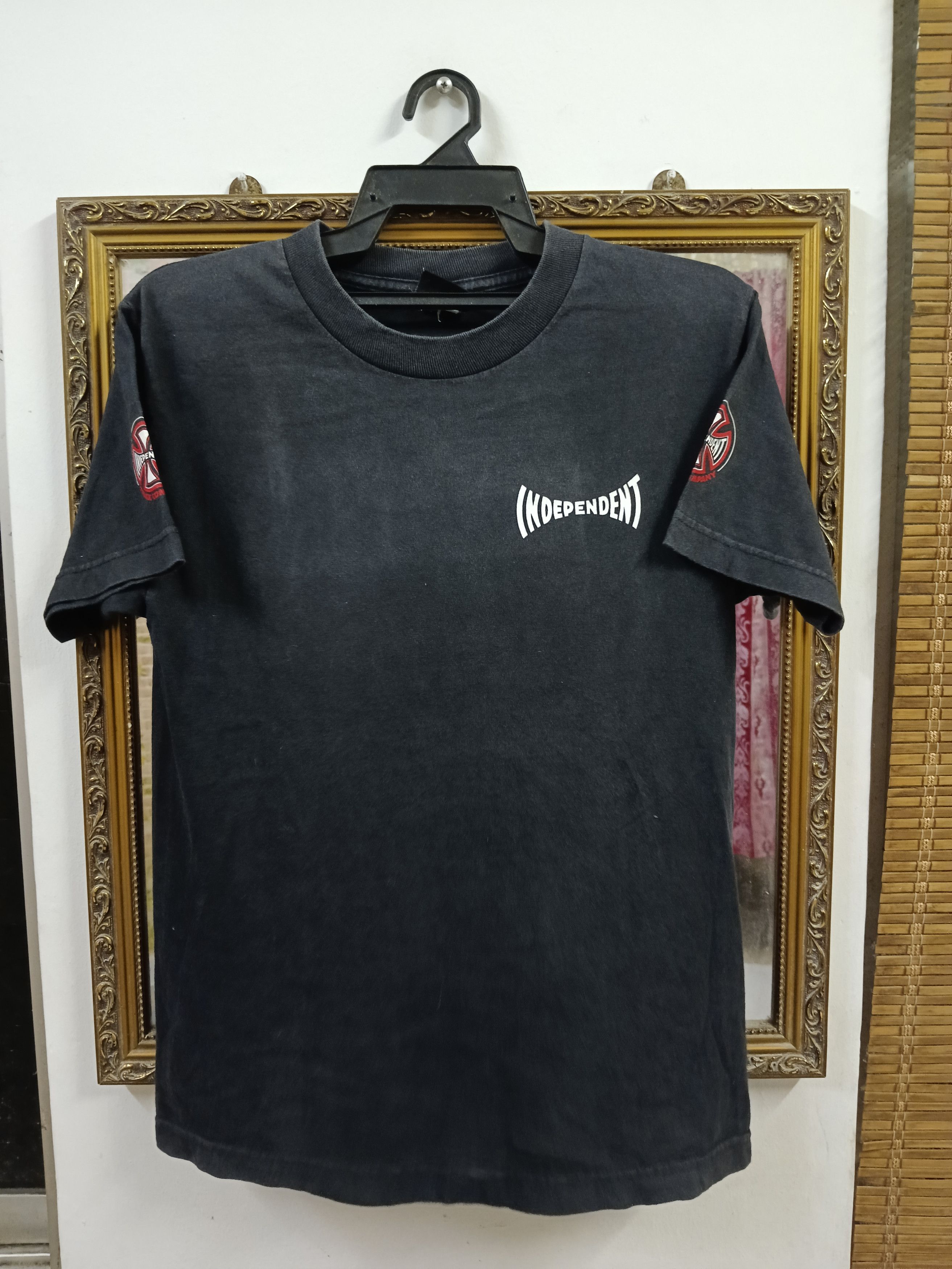 Independent Truck Co. × Vintage VINTAGE 90s FADE INDEPENDENT T SHIRT Size US S / EU 44-46 / 1 - 1 Thumbnail