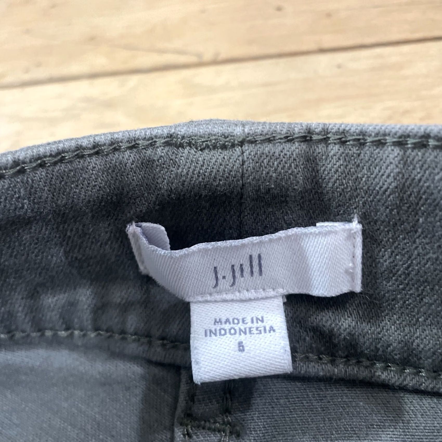 J. Jill VINTAGE J. Jill Cargo Pants Womens Size 6 Green Floral Embroidered Twill Outdoor Pockets Straight Inseam 27" Regular Mens Girls Women Size 28" / US 6 / IT 42 - 4 Thumbnail