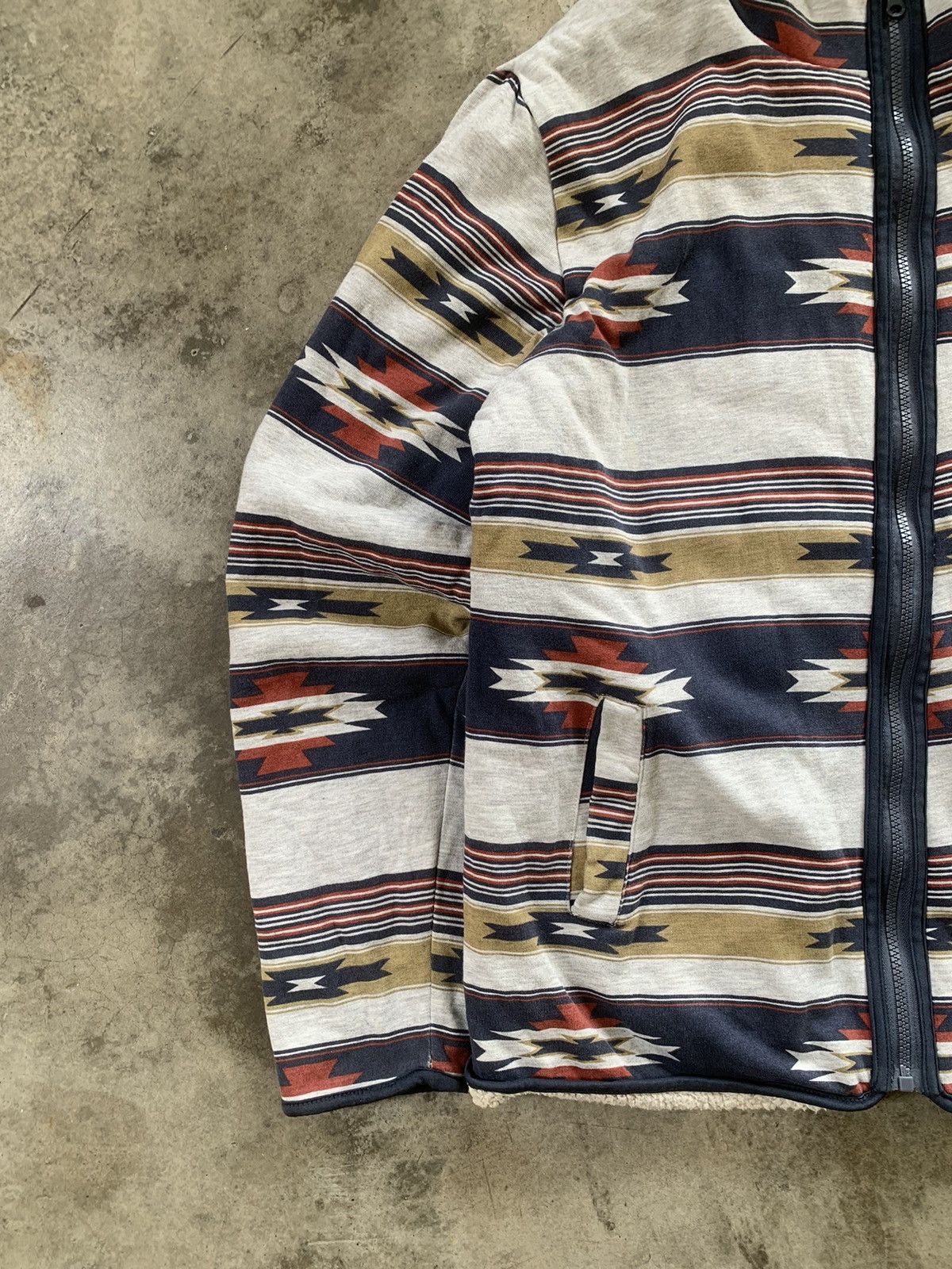 Japanese Brand rare 291295LABO reversible fleece/native design hoodie Size US L / EU 52-54 / 3 - 3 Thumbnail