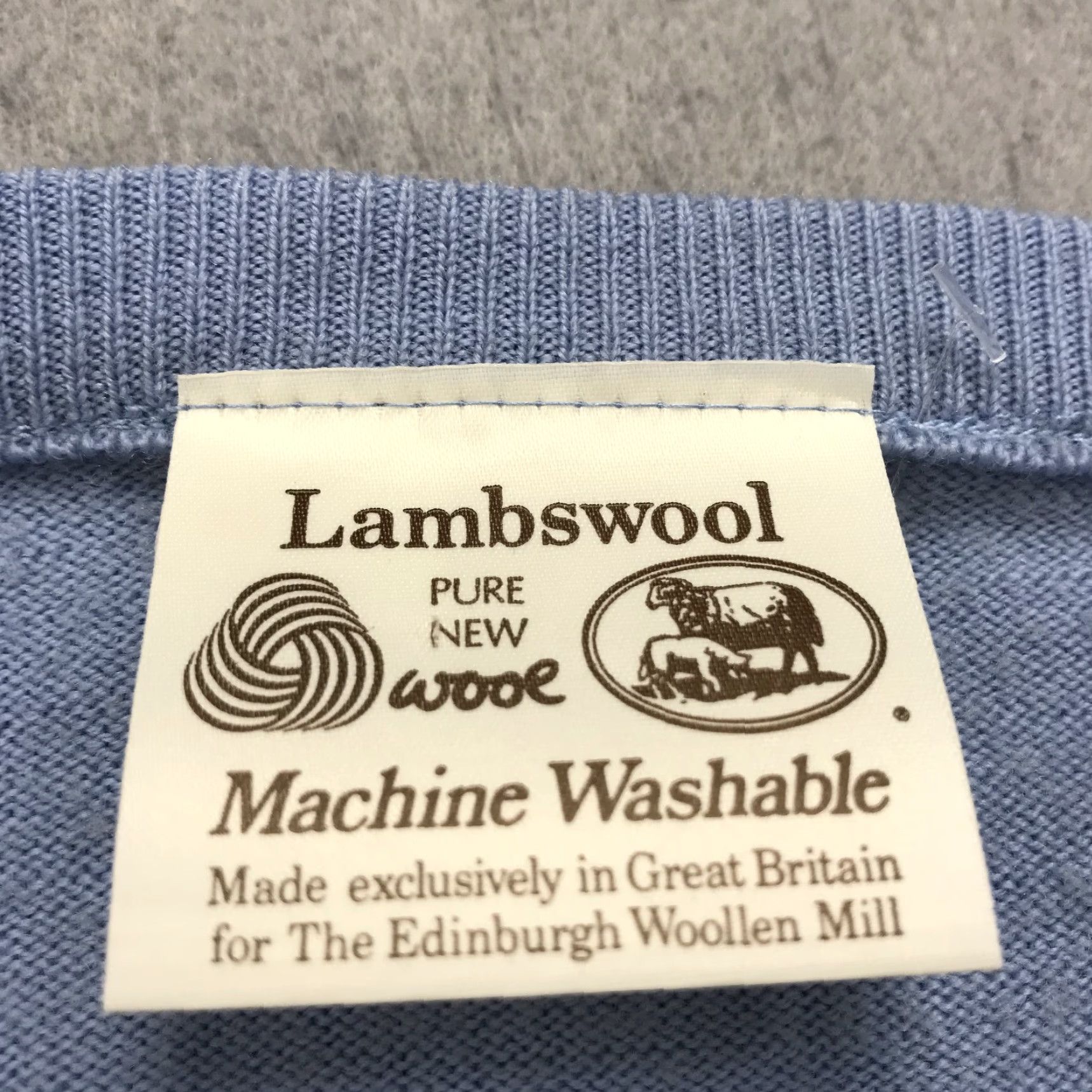 Vintage VINTAGE Edinburgh Woollen Mill Sweater Mens M Blue Wool Lambswool V-Neck Jumper Pullover Knit Men Size US M / EU 48-50 / 2 - 3 Thumbnail