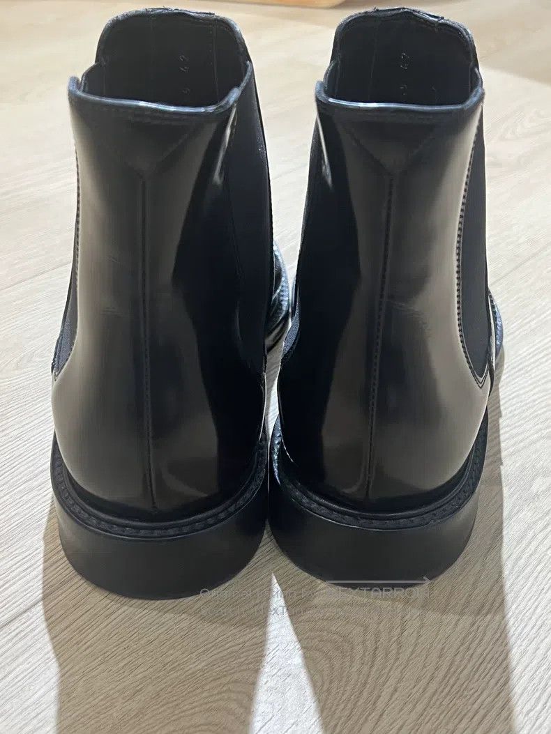 Saint Laurent Paris Carved Floral Chelsea Boots