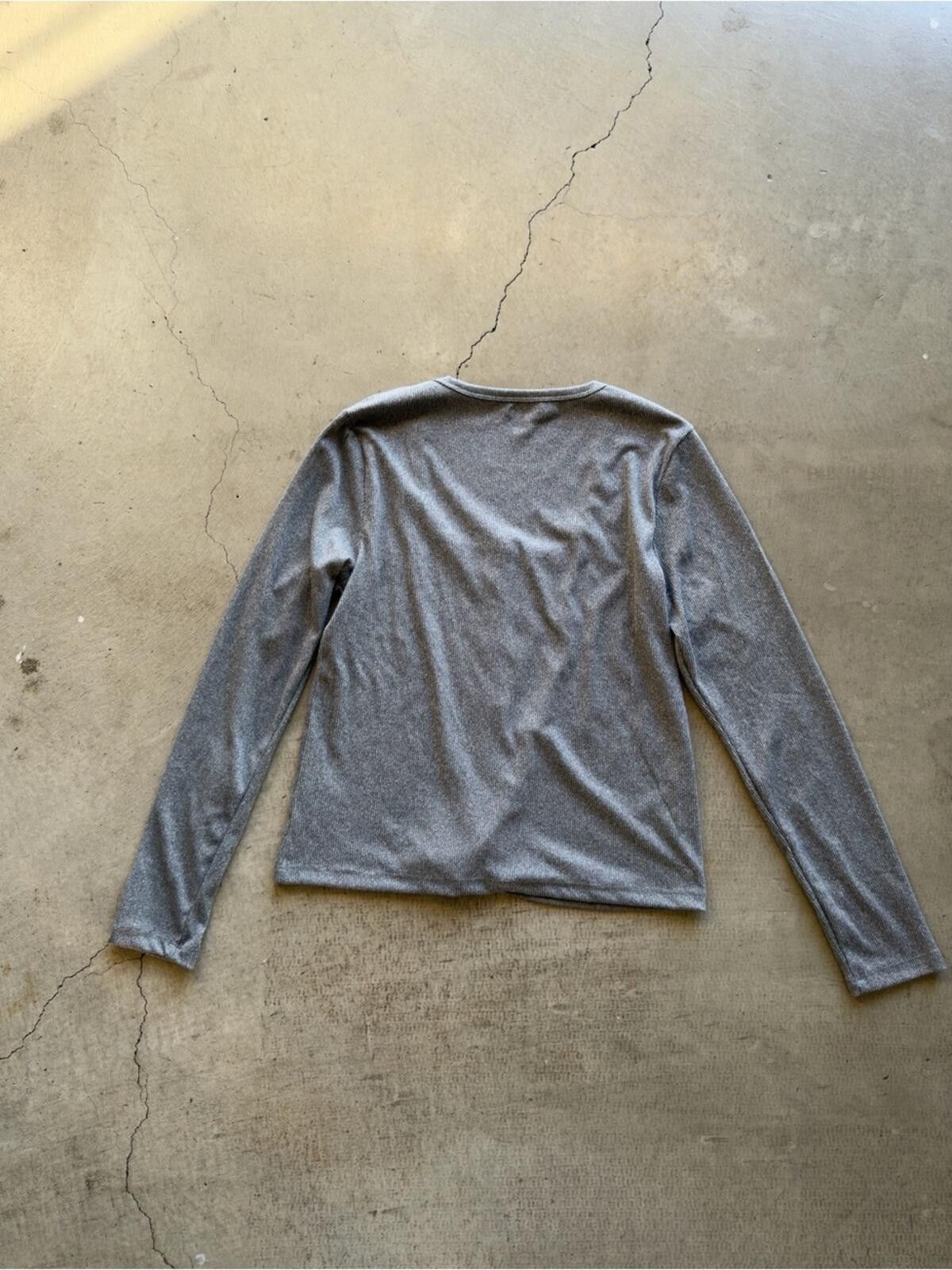 Express Express / Ribbed Snap Front Long Sleeve Crop Top / Gray Size S / US 4 / IT 40 - 7 Thumbnail