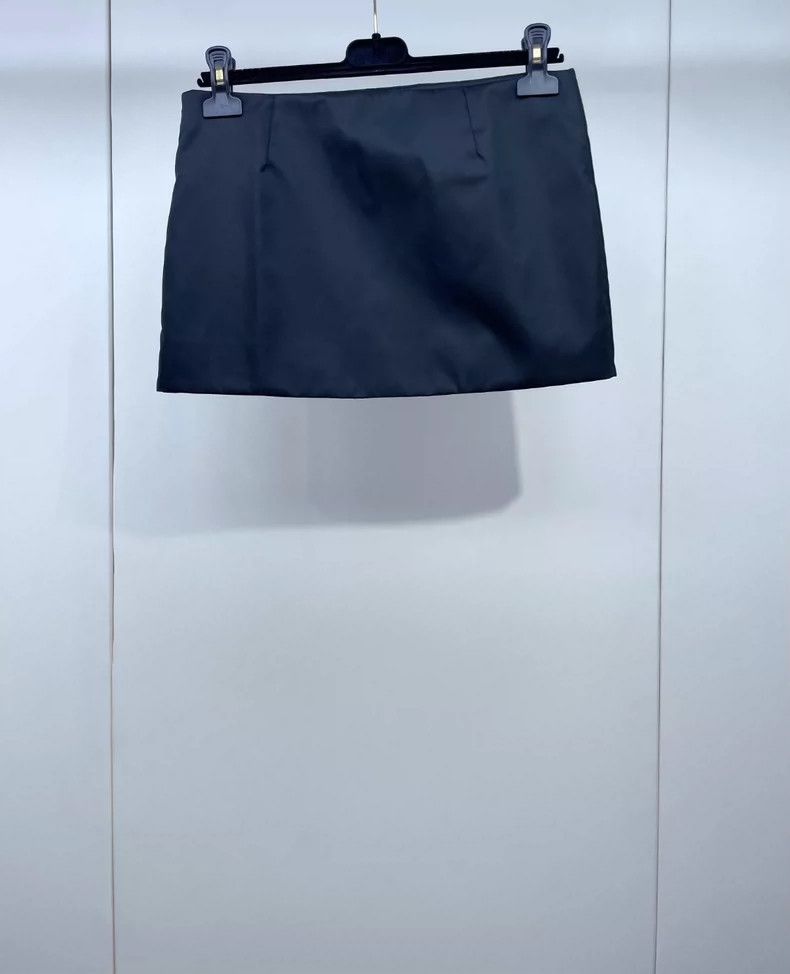 Prada Prada Black triangle pocket short skirt 2505-Nextarrow Size 25" / US 0 / IT 36 - 2 Thumbnail