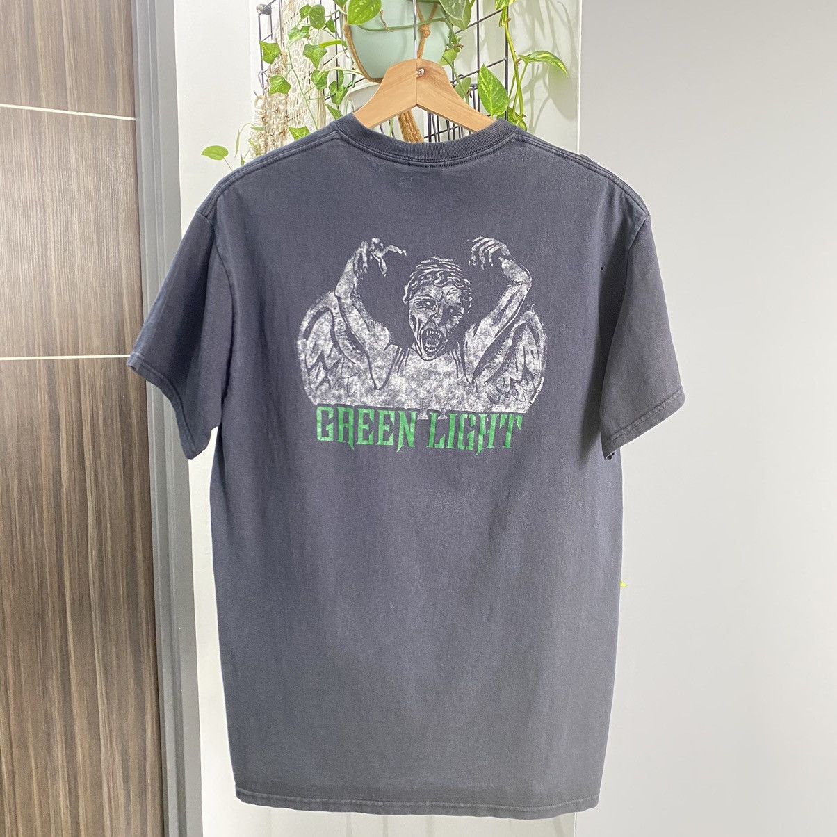 Gildan Thrashed Faded Vintage 2012 Red Light Angel ERD GRUNGE TEE Size US M / EU 48-50 / 2 - 2 Thumbnail