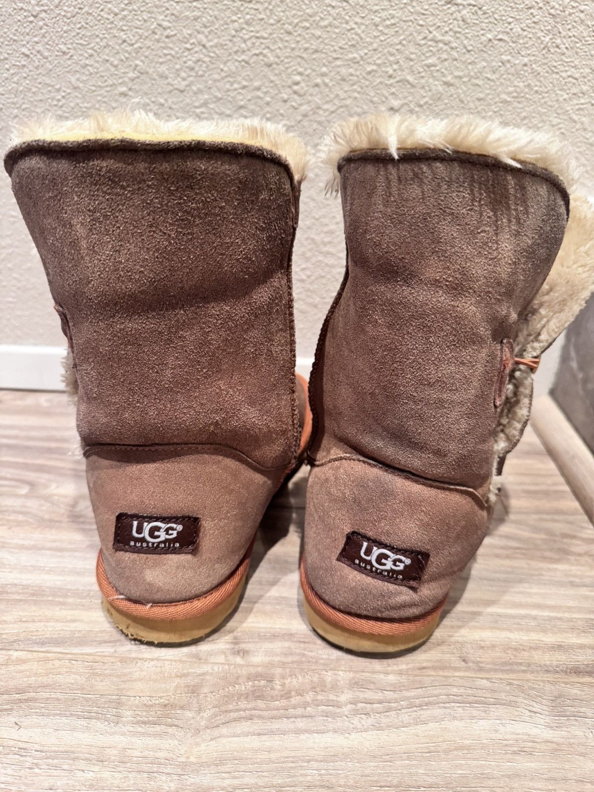 Ugg UGG 5803 Bailey Button II Sheepskin Boots Chestnut Brown Size US 9 / IT 39 - 7 Thumbnail