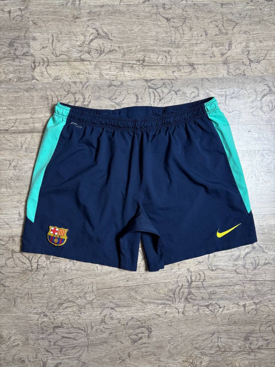 Nike Barcelona Away 2010-11 Nike Shorts SZ L soccer football Size US 34 / EU 50 - 1 Thumbnail