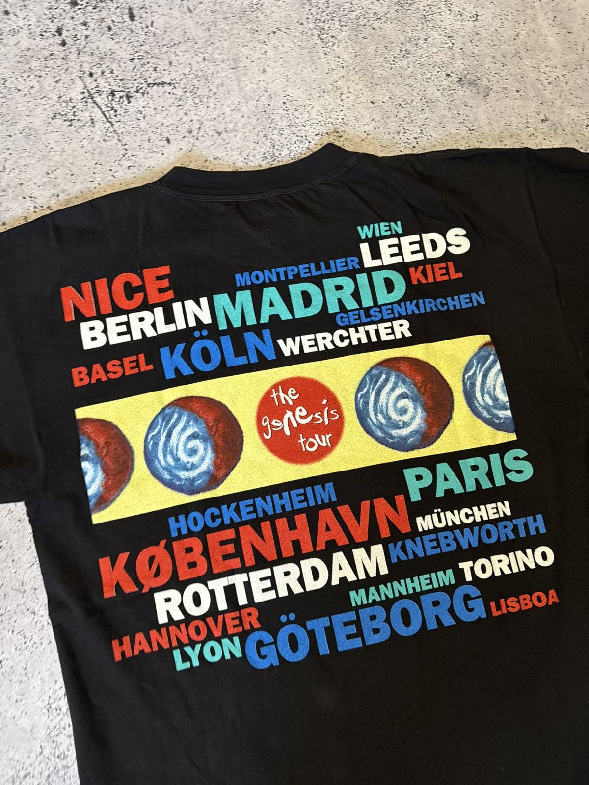 Designer Band Tees × Vintage 90s Vintage Genesis 1992 World Tour Size US XL / EU 56 / 4 - 8 Thumbnail