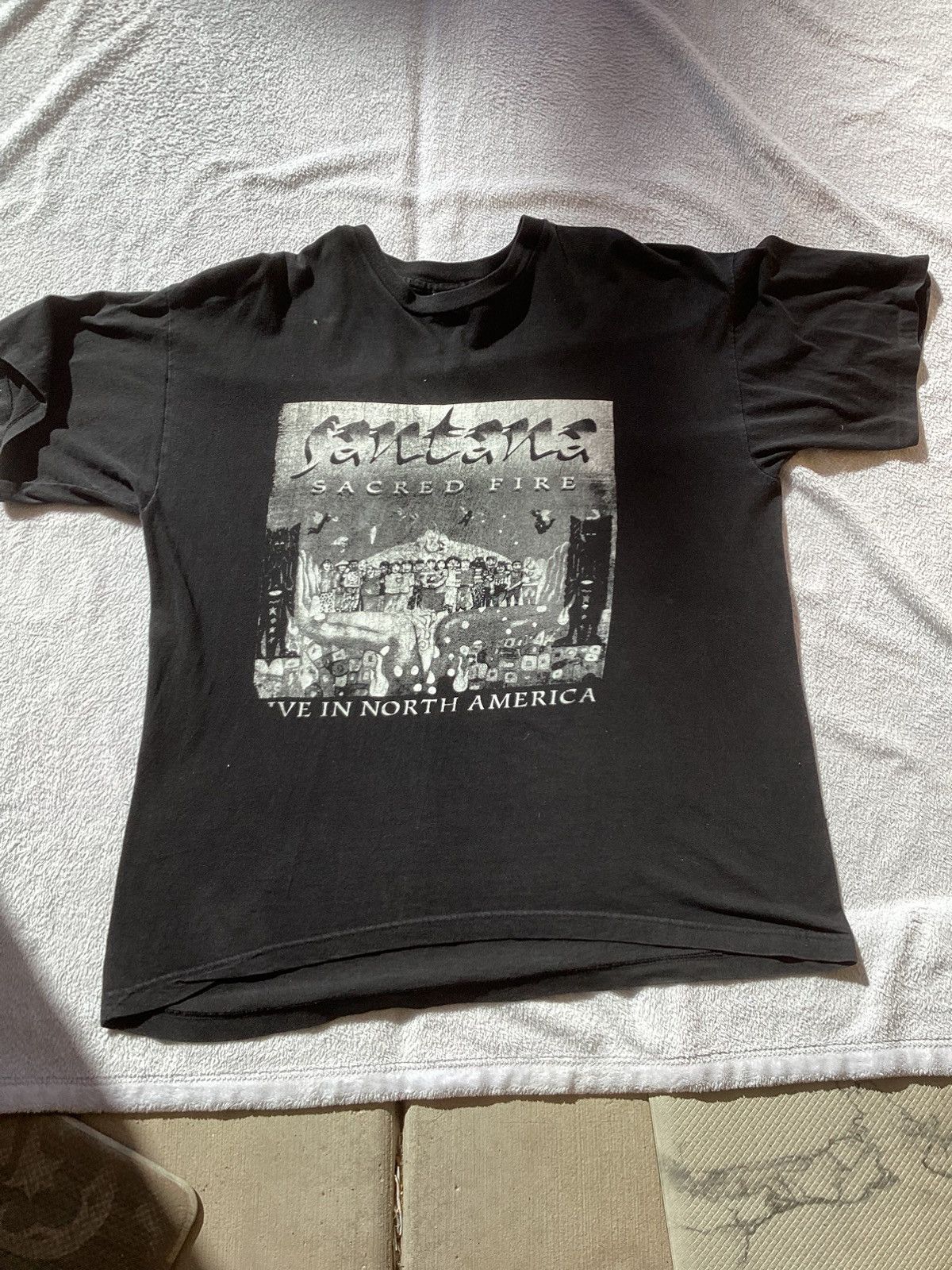 Band Tees Vtg 1995 Santana sacred fire Ve North America band Tee tour Size US XL / EU 56 / 4 - 1 Thumbnail