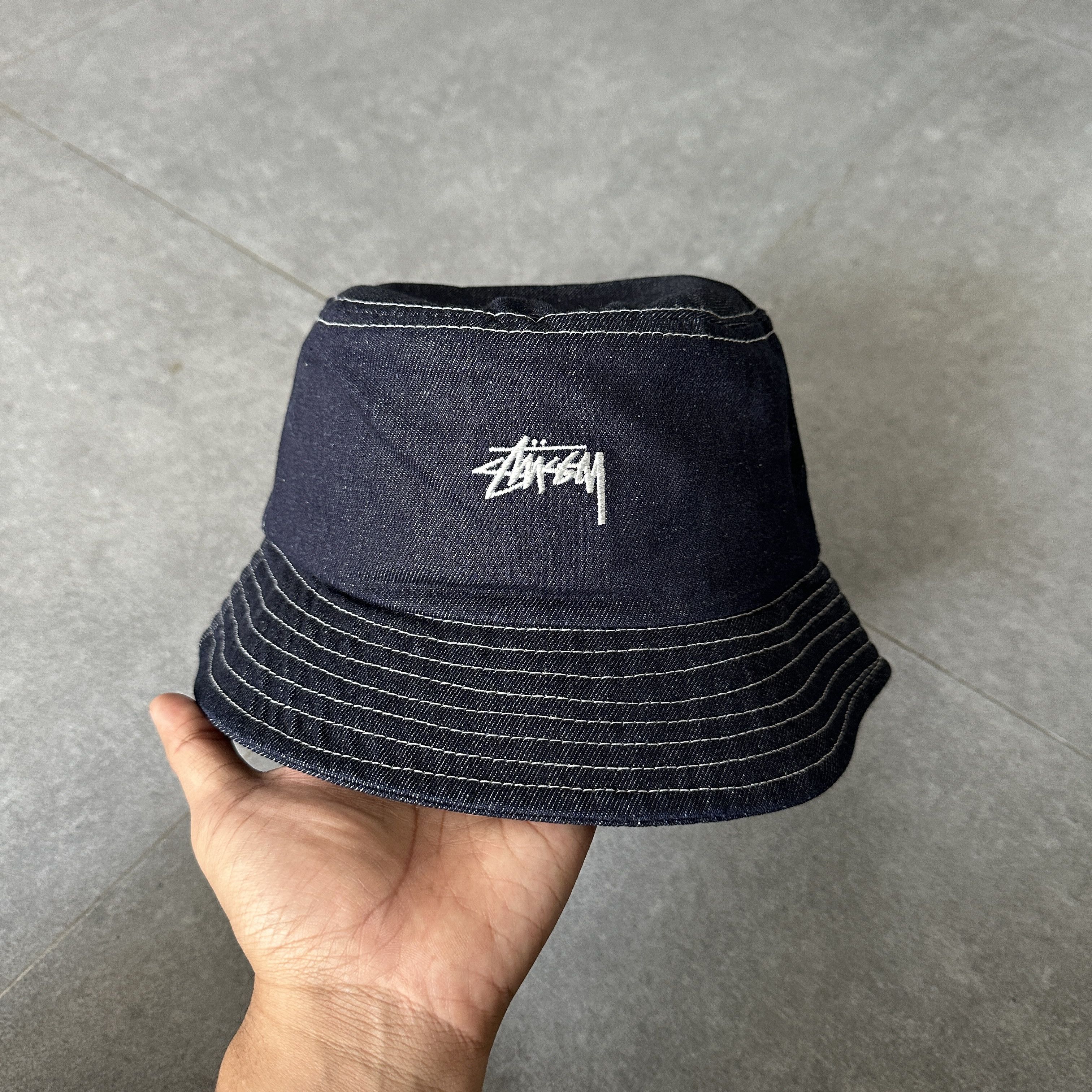 STUSSY BUCKET HAT CONTRAST STITCH