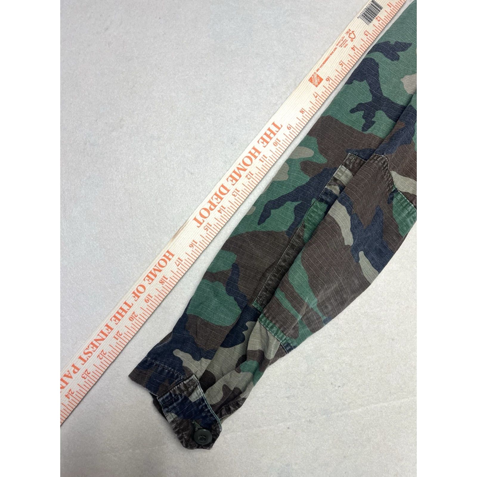 Vintage VINTAGE Dirty Hippie Upcycled Army Camo Shirt Jacket Jacket Casual Unisex Adults Size S Green Camouflage Military Style Rock Boho Hippie 1975 90s? Size US S / EU 44-46 / 1 - 5 Thumbnail