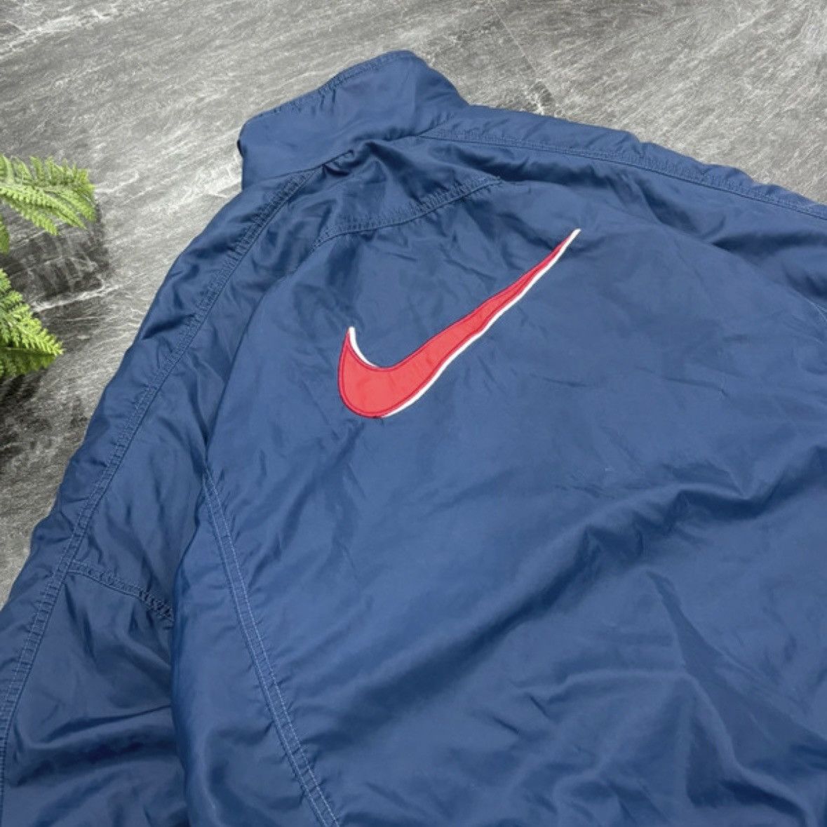 Nike 90s Nike Vintage Big Swoosh Logo Back Oversized Track Jacket Size US M / EU 48-50 / 2 - 4 Thumbnail