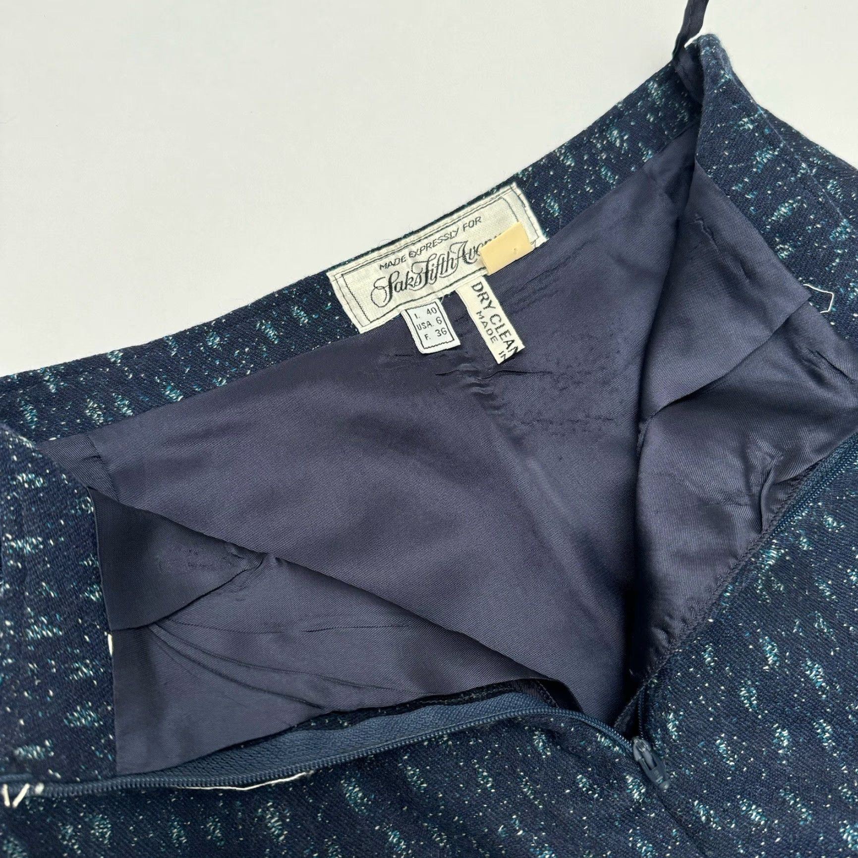 Saks Fifth Avenue VINTAGE Saks Fifth Avenue Women's Skirt Pencil Wool Navy Blue 100% Lined Midi Size 6 Mens? Size 28" / US 6 / IT 42 - 2 Thumbnail