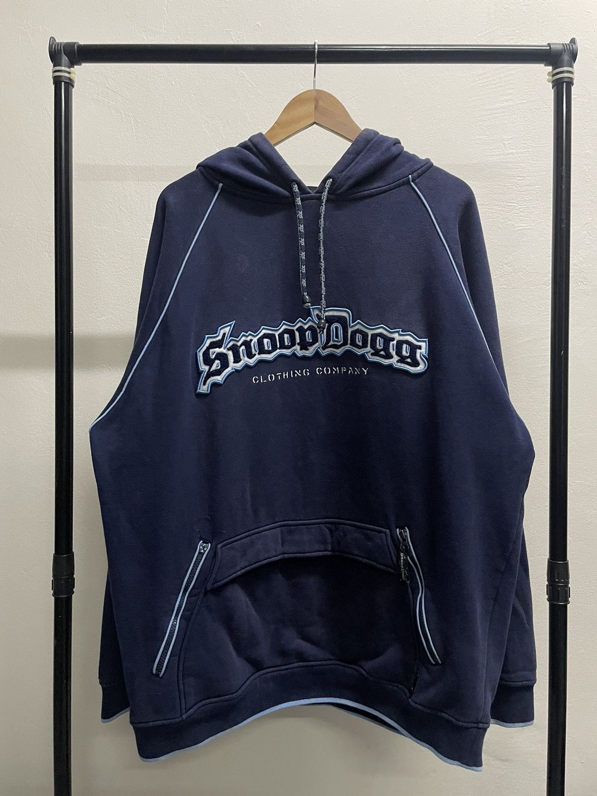 image of Rap Tees Snoop Dogg Kangaroo Pocket Pullover Hoddies in Blue, Men's (Size 2XL)