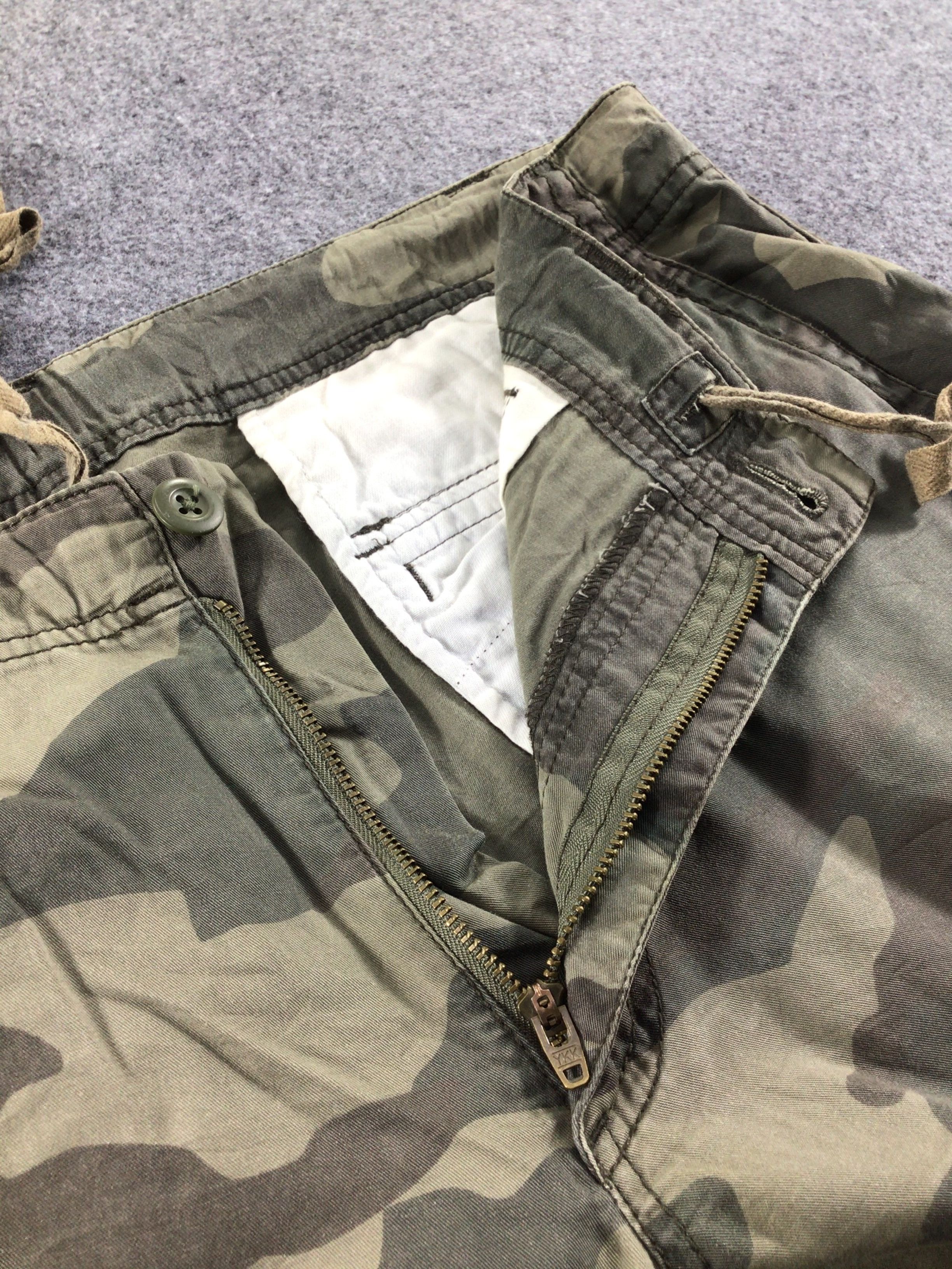 Uniqlo Uniqlo Camo Multi Pocket Parachute Cargo Pant-J154 Size US 35 - 6 Thumbnail