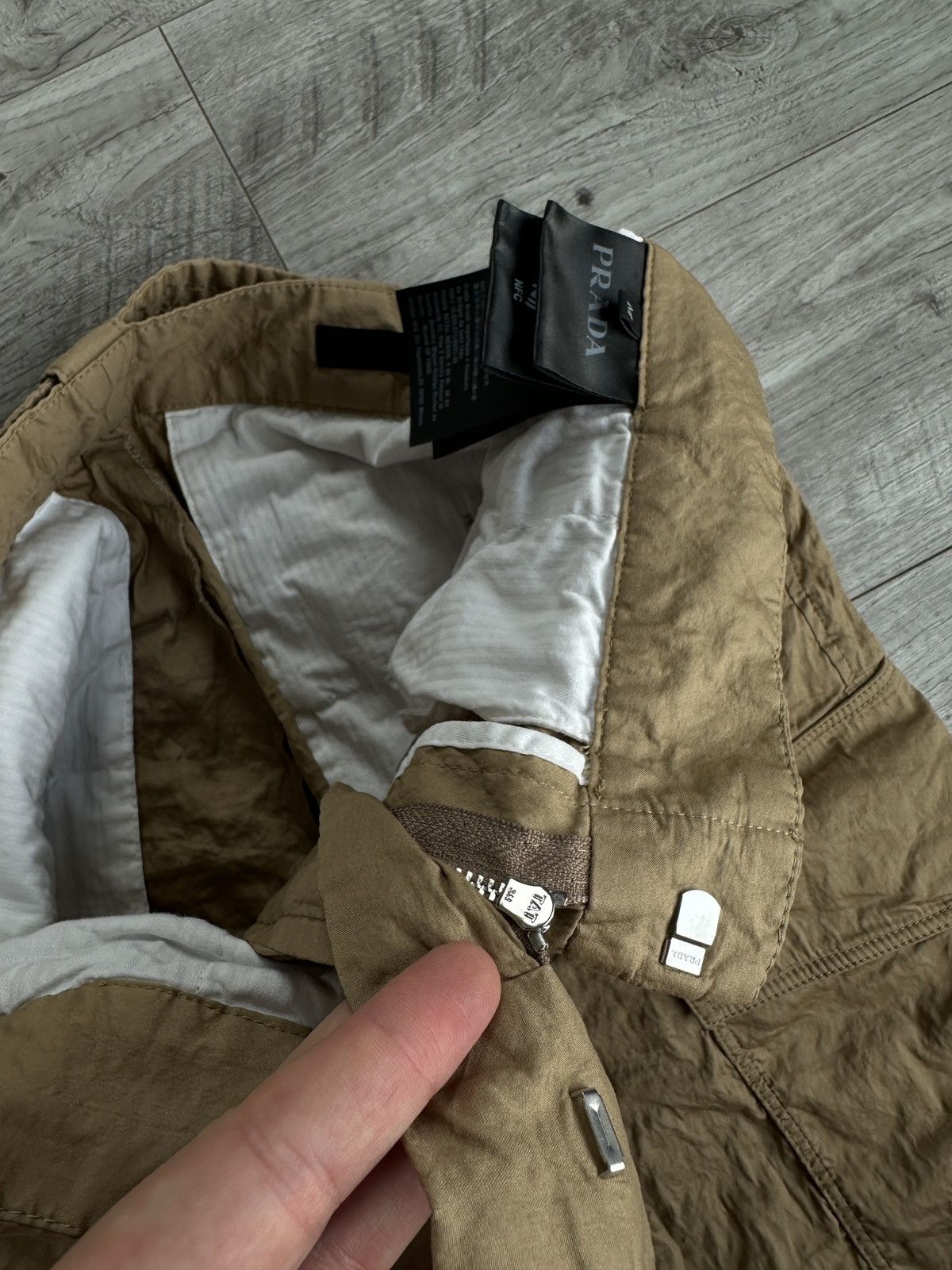 Prada Prada SS24 beige Cargo Men’s belted logo shorts Size US 32 / EU 48 - 10 Thumbnail