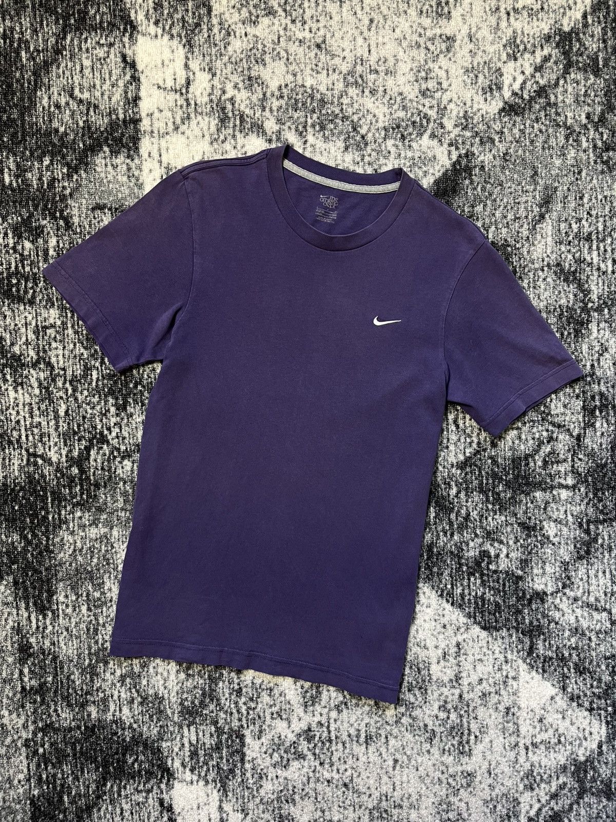Nike × Vintage Vintage Nike T Shirt Purple Swoosh Drill STYLE 90s Y2K Size US S / EU 44-46 / 1 - 1 Thumbnail
