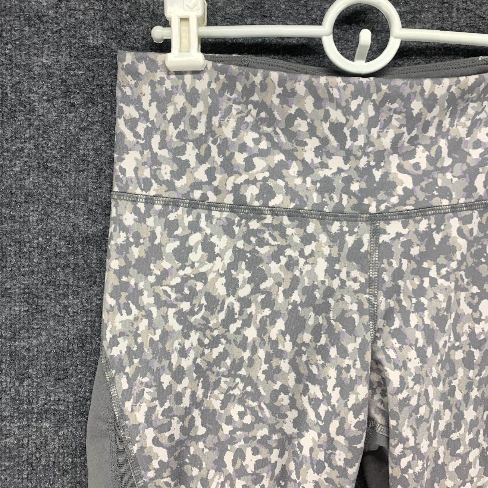 Old Navy Old Navy Leggings Womens Large L Gray Active Elevate Go Dry Stretch Leopard 29 Size 36" / US 14 / IT 50 - 5 Thumbnail