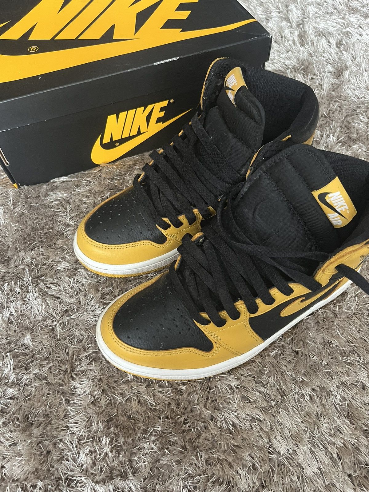 Jordan Brand × Nike Air Jordan 1 Pollen Size US 7 / EU 40 - 2 Thumbnail