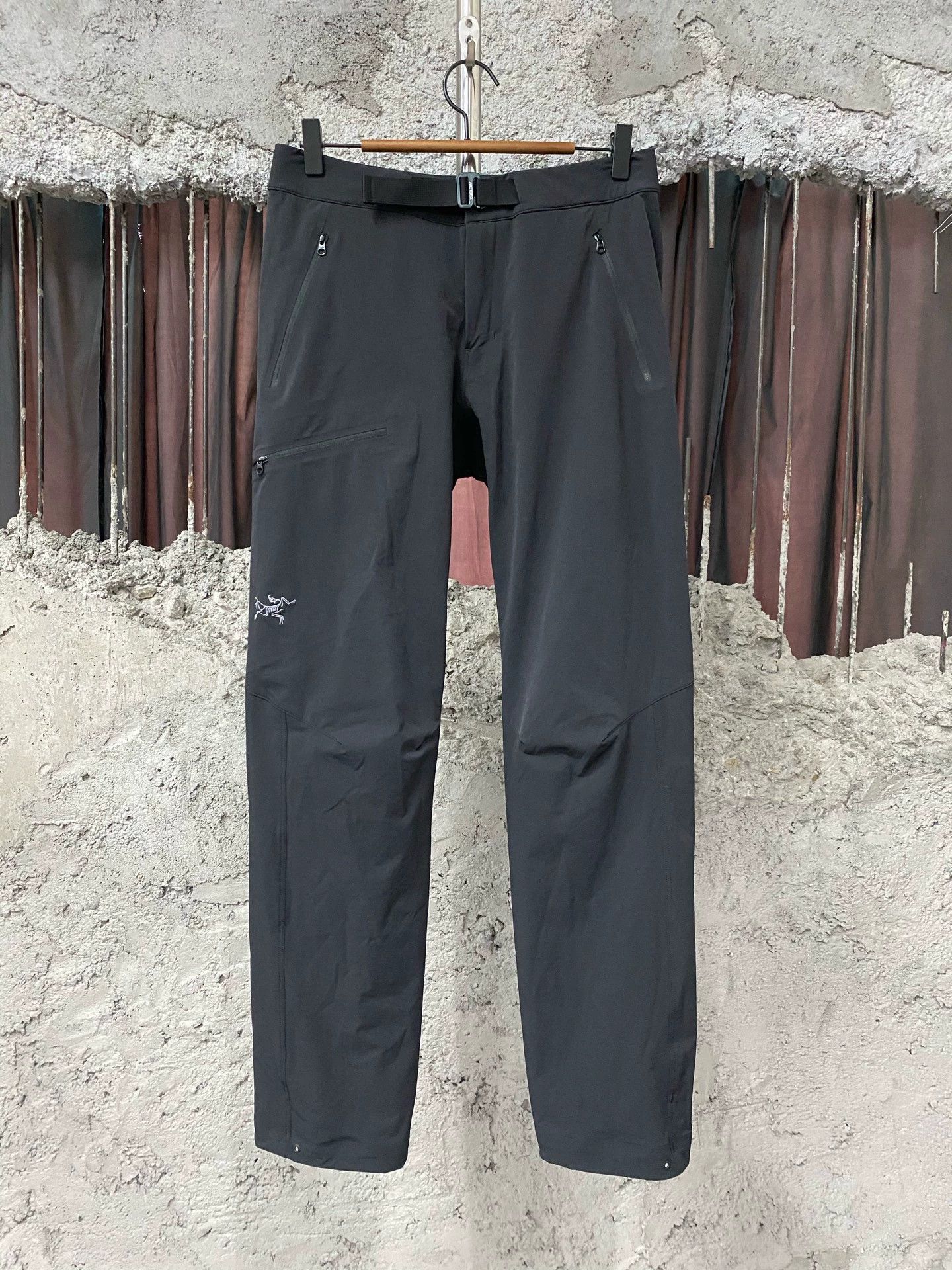 Arc'teryx Arcteryx new pants size 28 Size US 28 / EU 44 - 1 Thumbnail