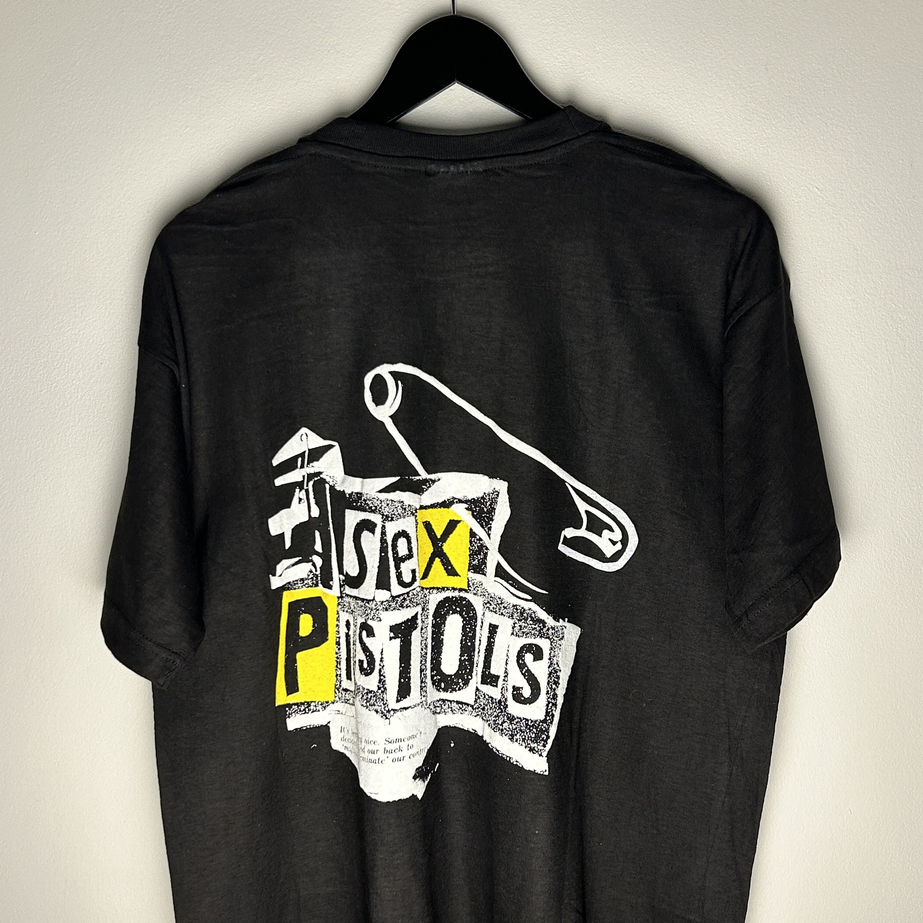 Band Tees Vintage Sex Pistols No Future 2002 Band T-shirt Size US XL / EU 56 / 4 - 4 Thumbnail