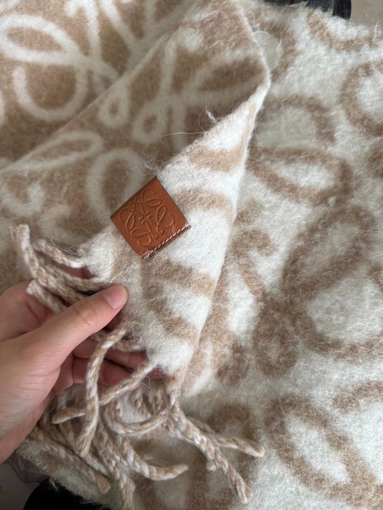 Loewe LOEWE Classic alpaca and wool Anagram scarves Size ONE SIZE - 3 Thumbnail