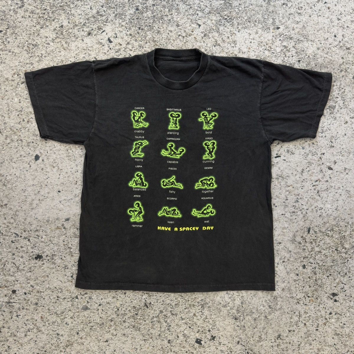 Vintage Zodiac Sign Alien Sex Shirt ERD Grunge Faded Thrashed Size US L / EU 52-54 / 3 - 1 Thumbnail