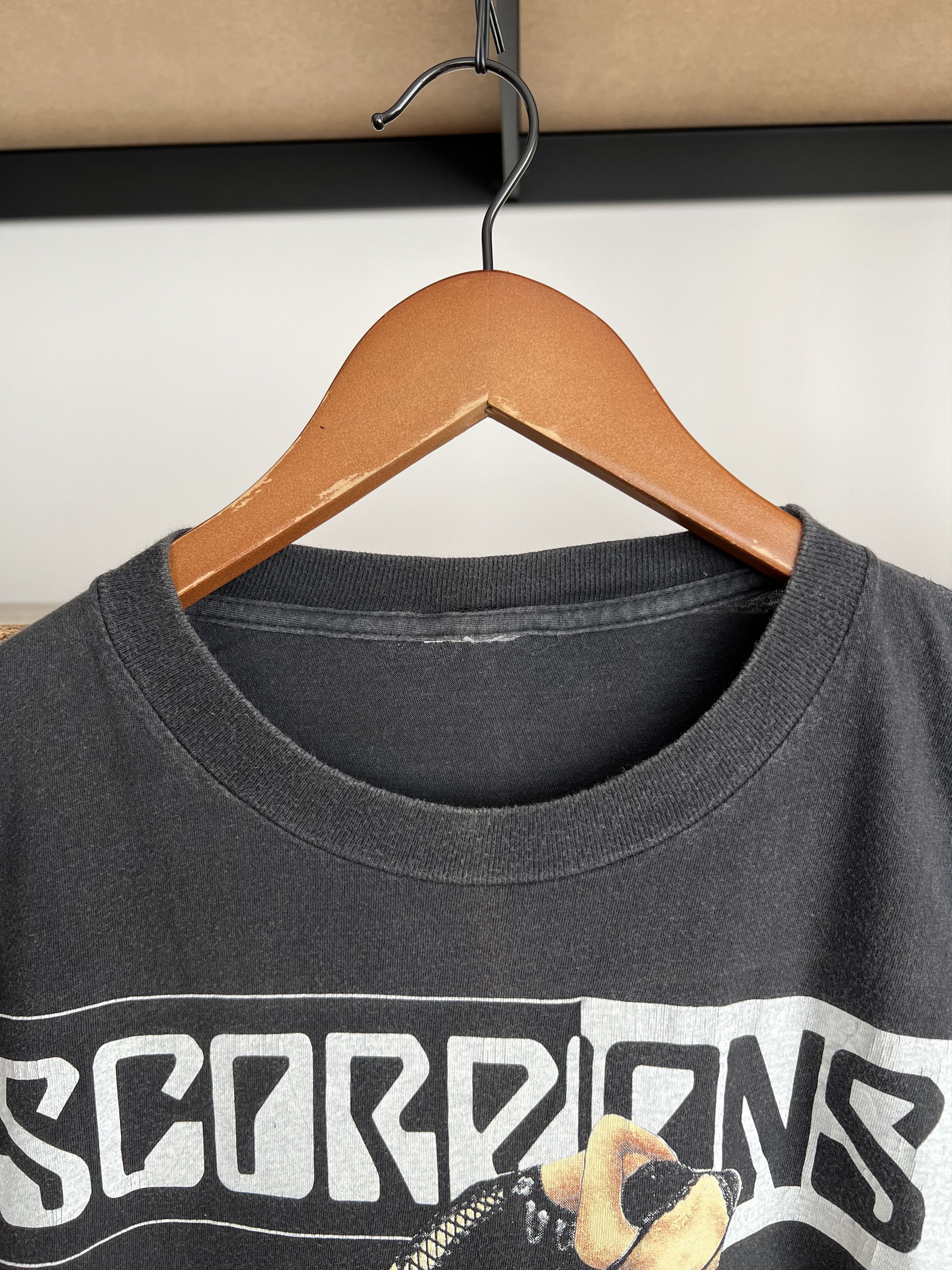 Band Tees Vintage 1990 Scorpions Tease Me Please Me Black T-shirt Size US L / EU 52-54 / 3 - 12 Thumbnail