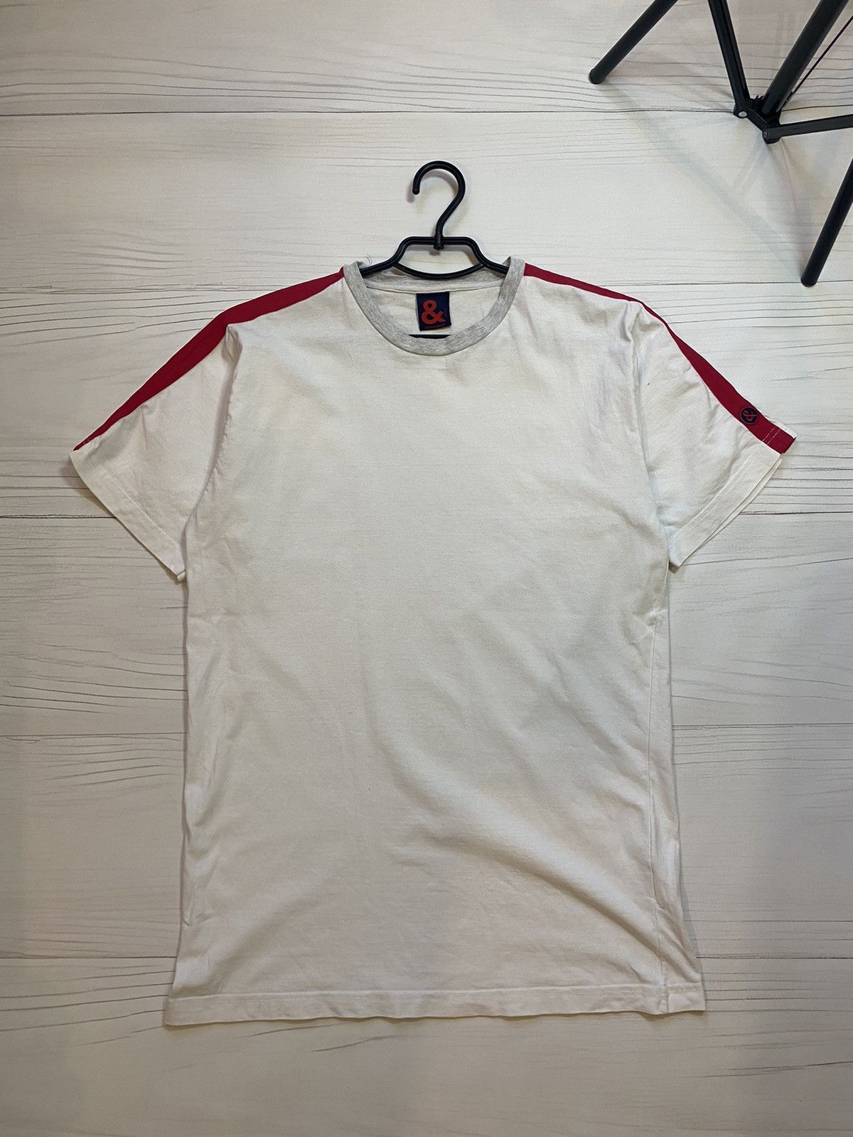 Dolce & Gabbana Vintage Dolce&Gabbana embroidered logo y2k t shirt Size US L / EU 52-54 / 3 - 1 Thumbnail