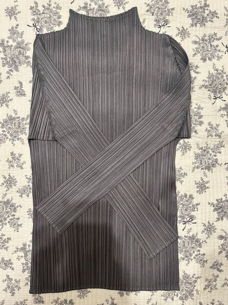 Issey Miyake Issey Miyake size:3 A classic basic grey top Size XS / US 0-2 / IT 36-38 - 1 Thumbnail