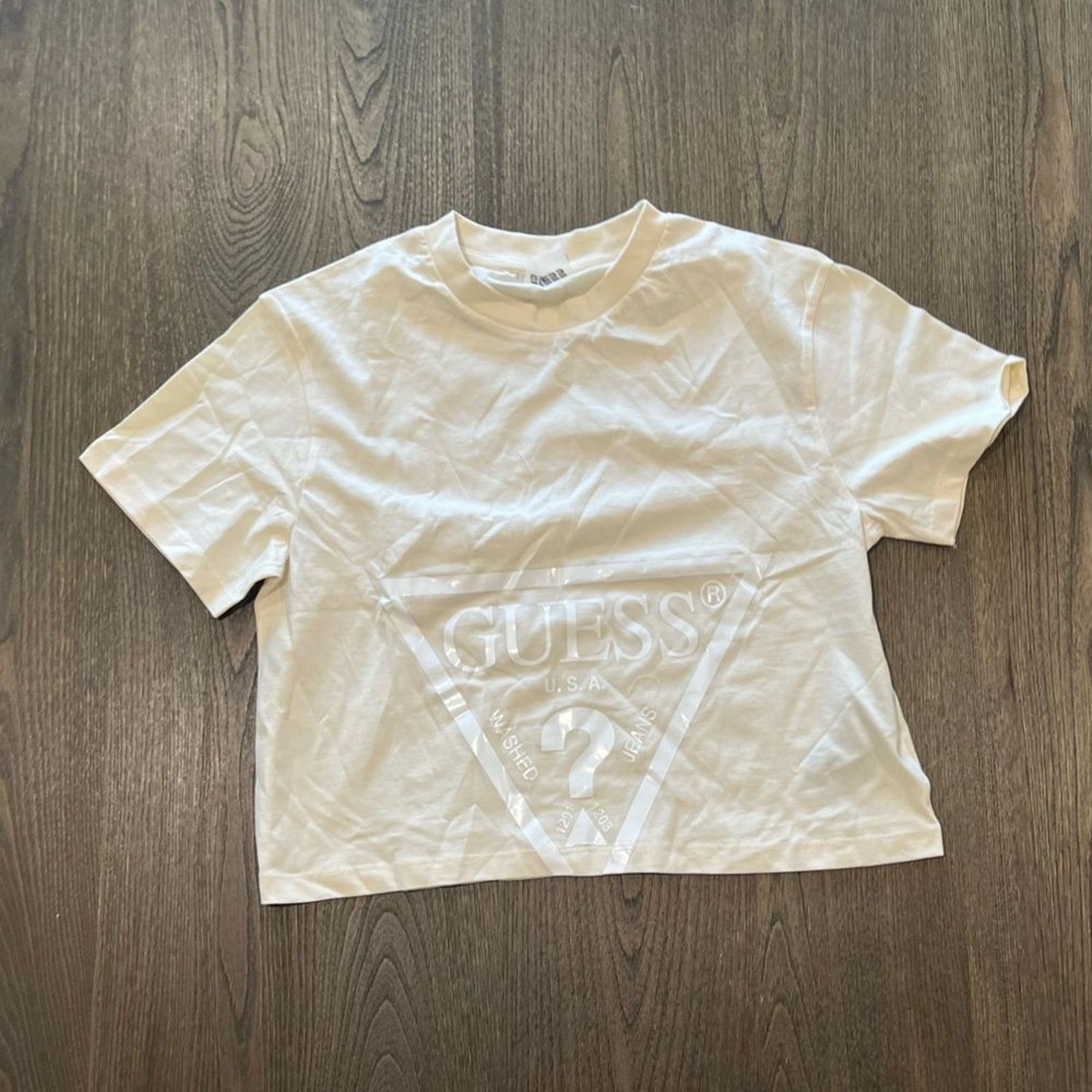 Guess NWOT Guess Light Beige Short Sleeve Crop Top Size M Size M / US 6-8 / IT 42-44 - 1 Thumbnail